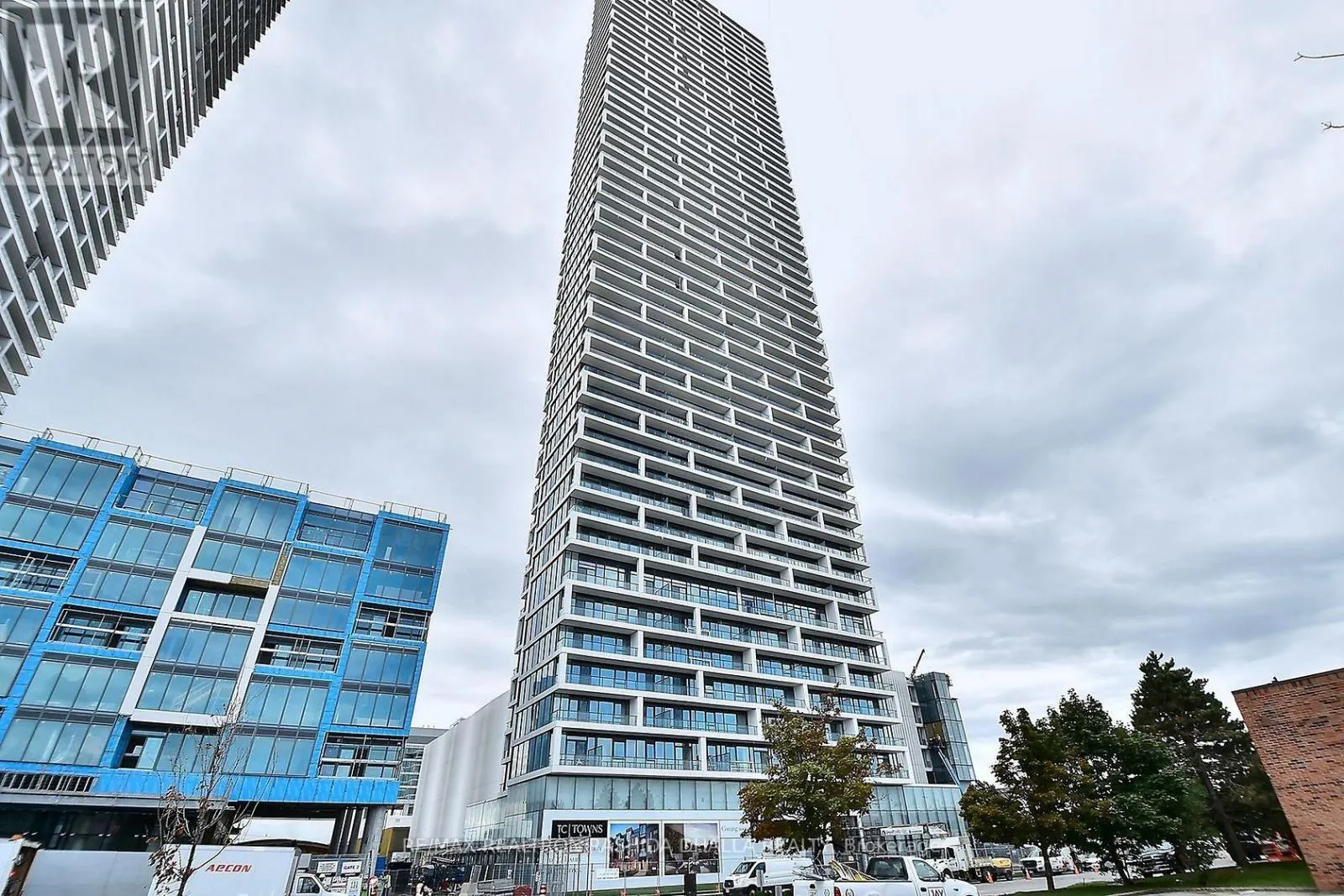 4011 - 898 PORTAGE PARKWAY