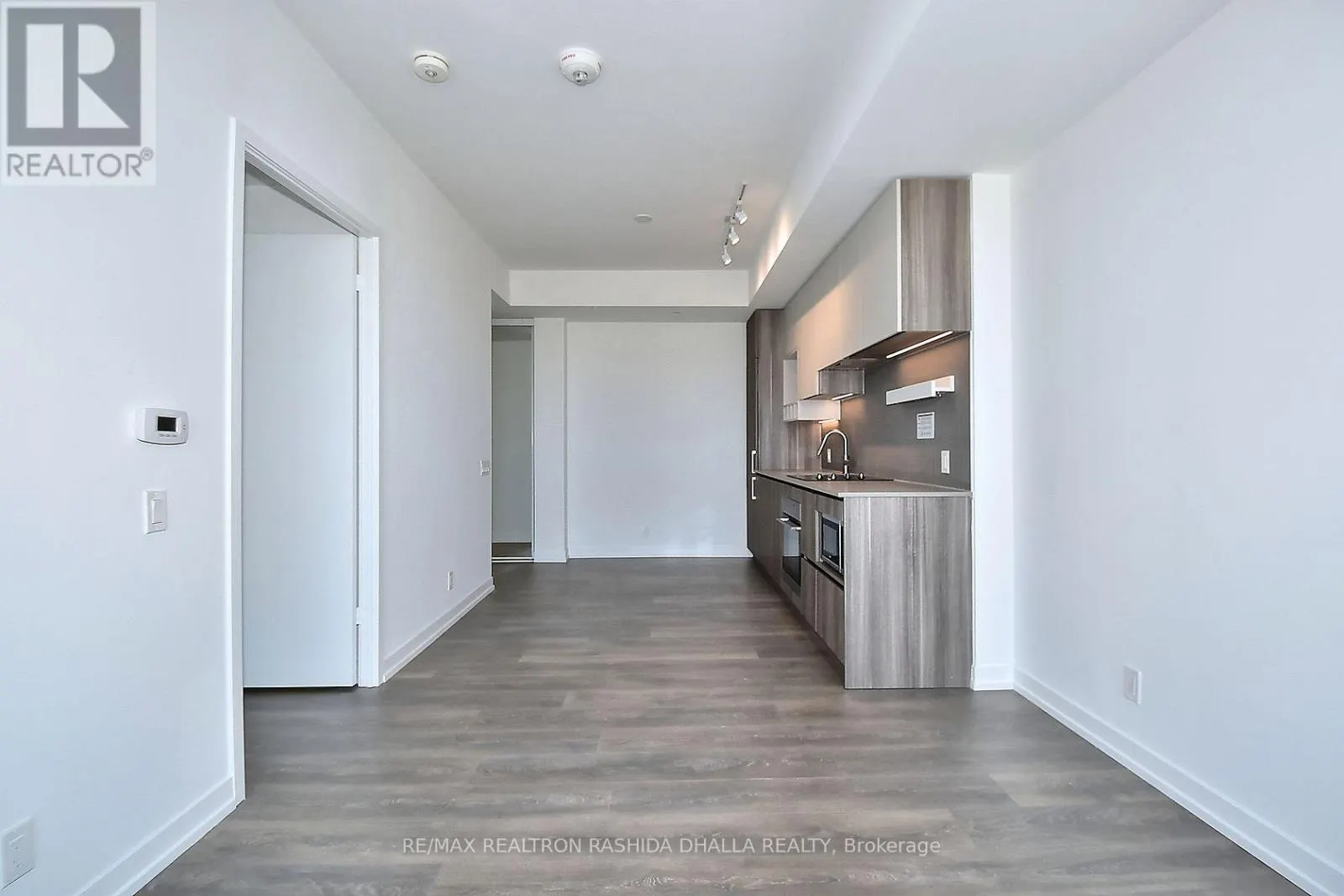 4011 - 898 PORTAGE PARKWAY