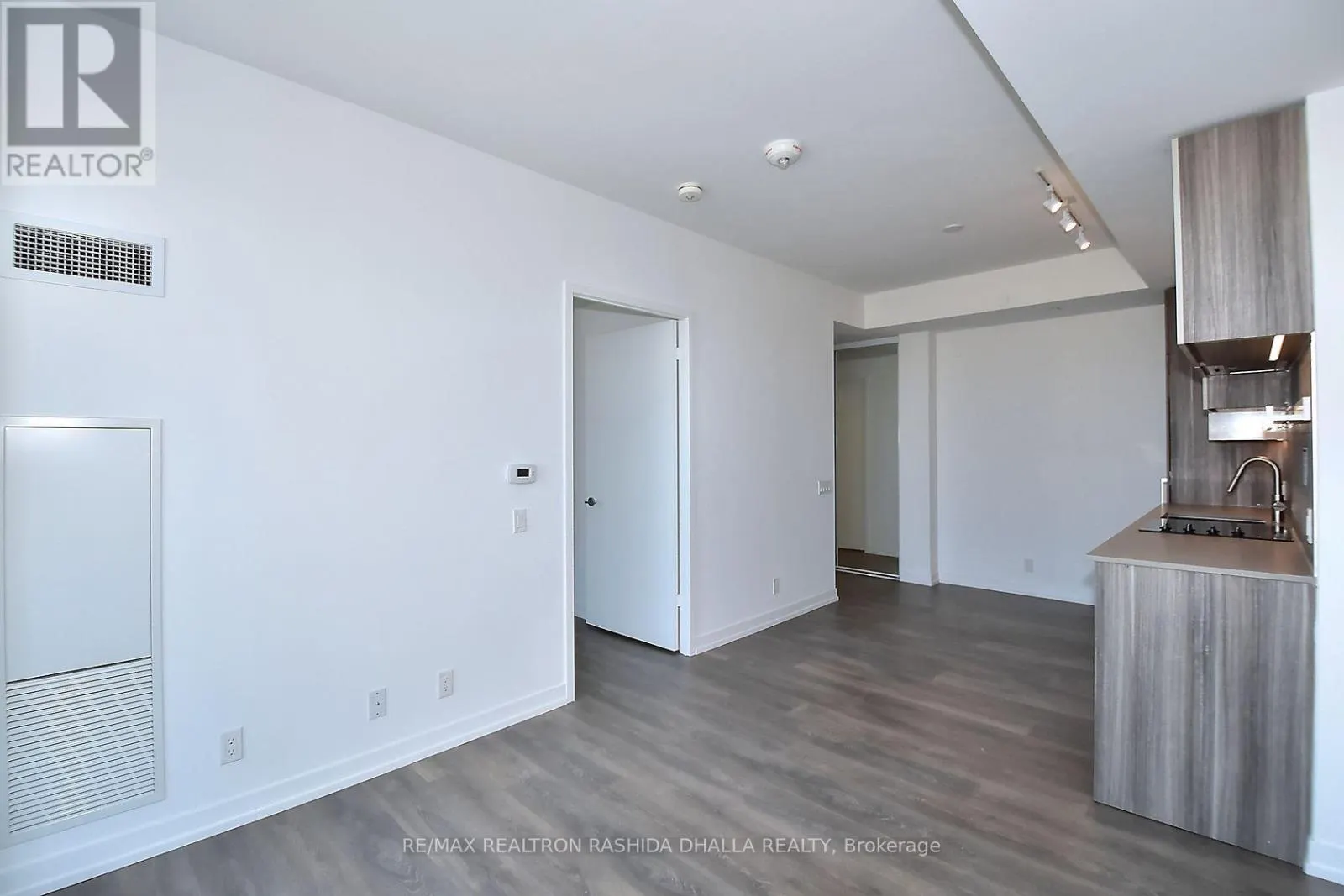 4011 - 898 PORTAGE PARKWAY