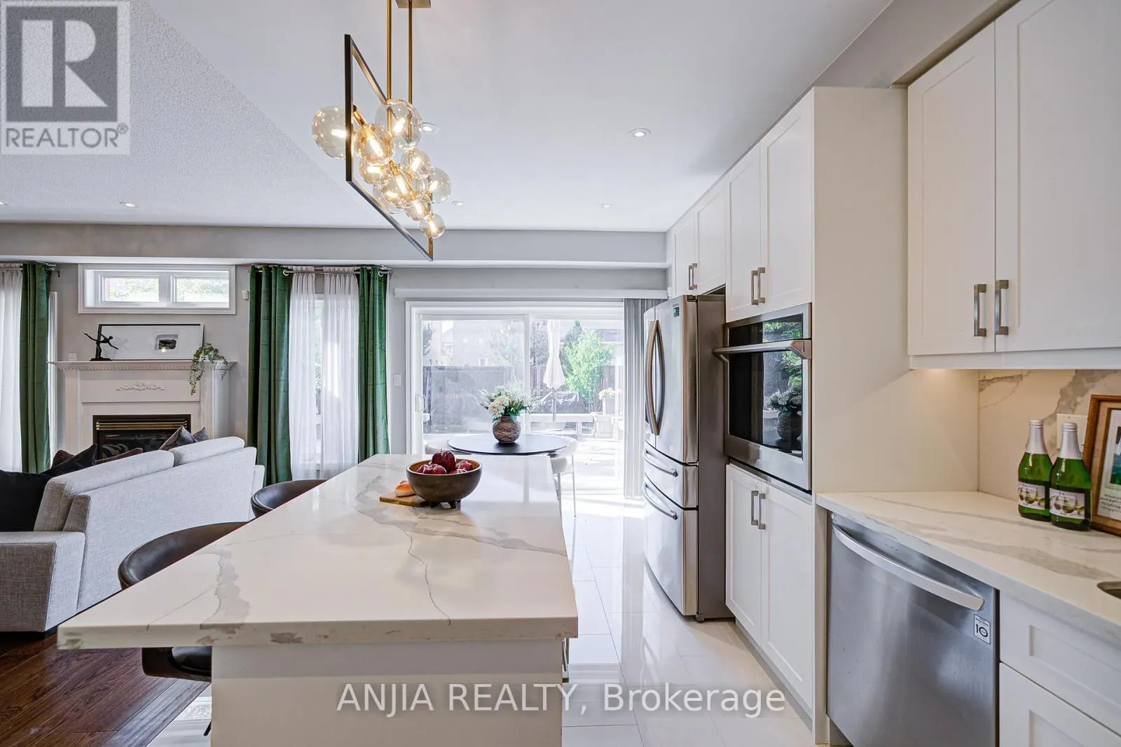 54 RAINBOW VALLEY CRESCENT