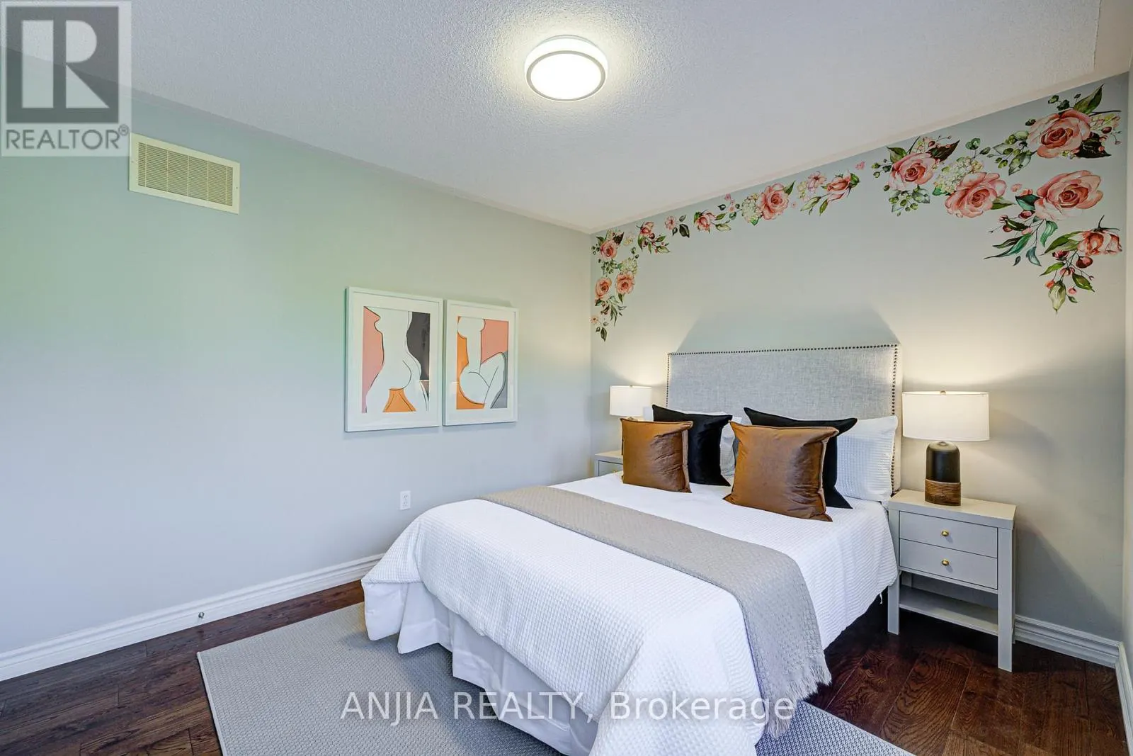 54 RAINBOW VALLEY CRESCENT