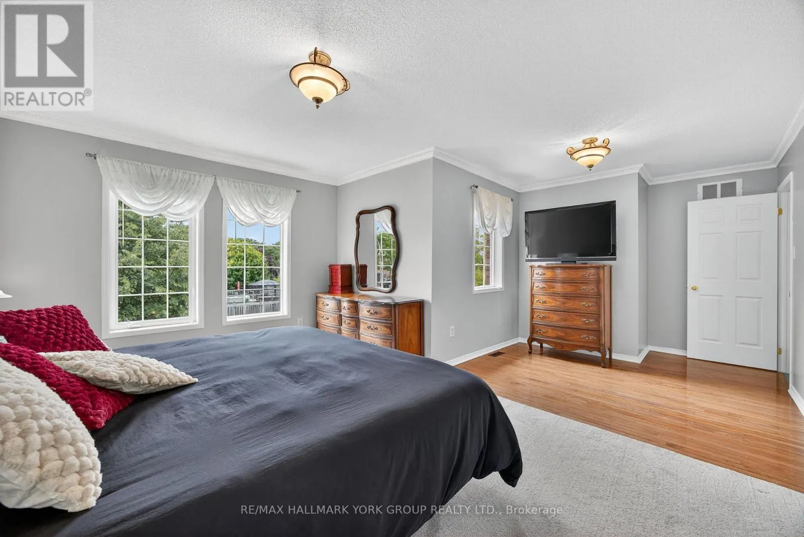 9 REYNOLDS AVENUE