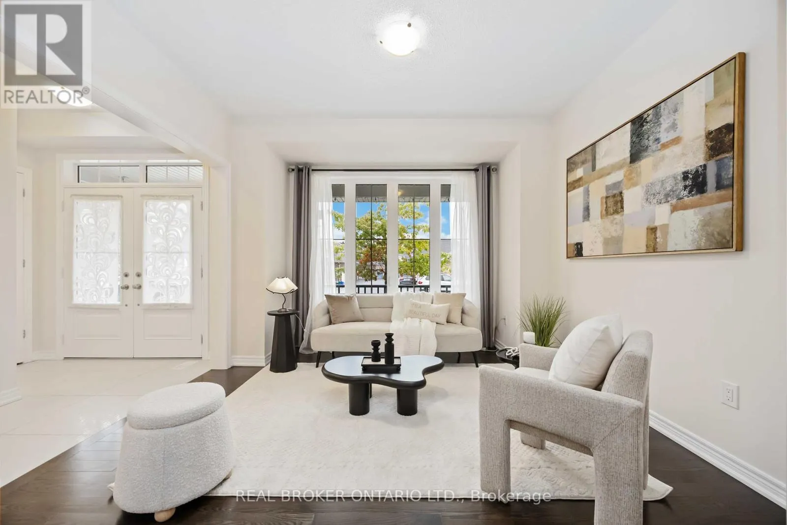 18 LAWRENCE PILKINGTON AVENUE