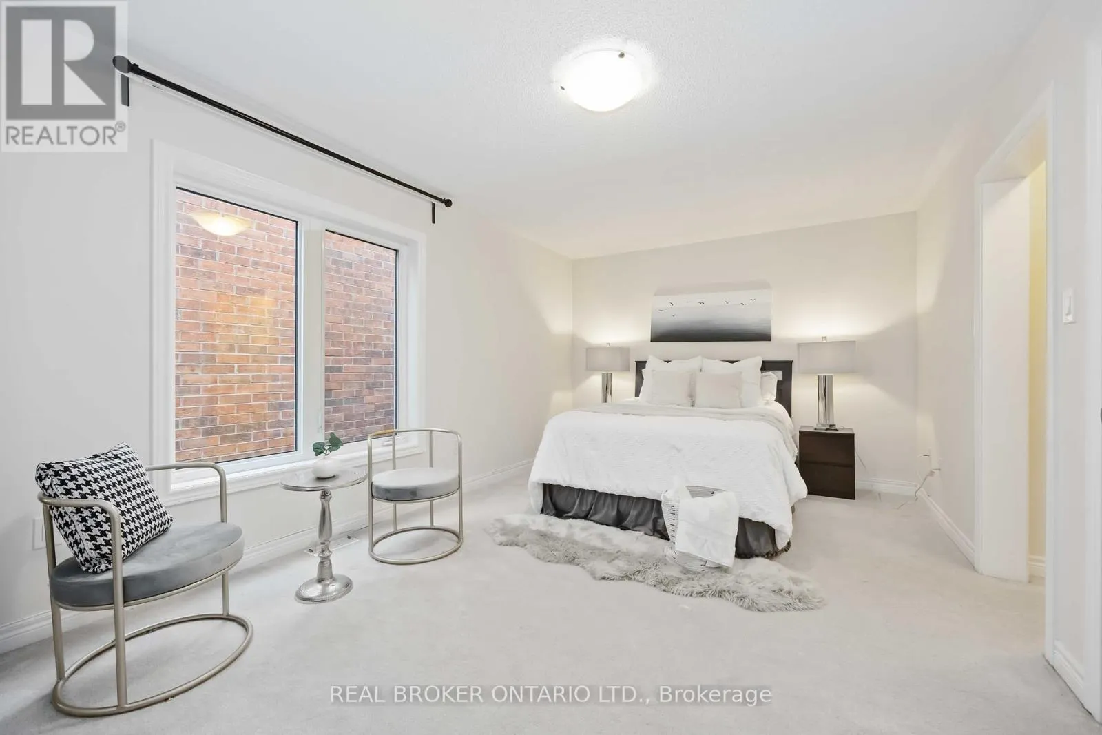18 LAWRENCE PILKINGTON AVENUE