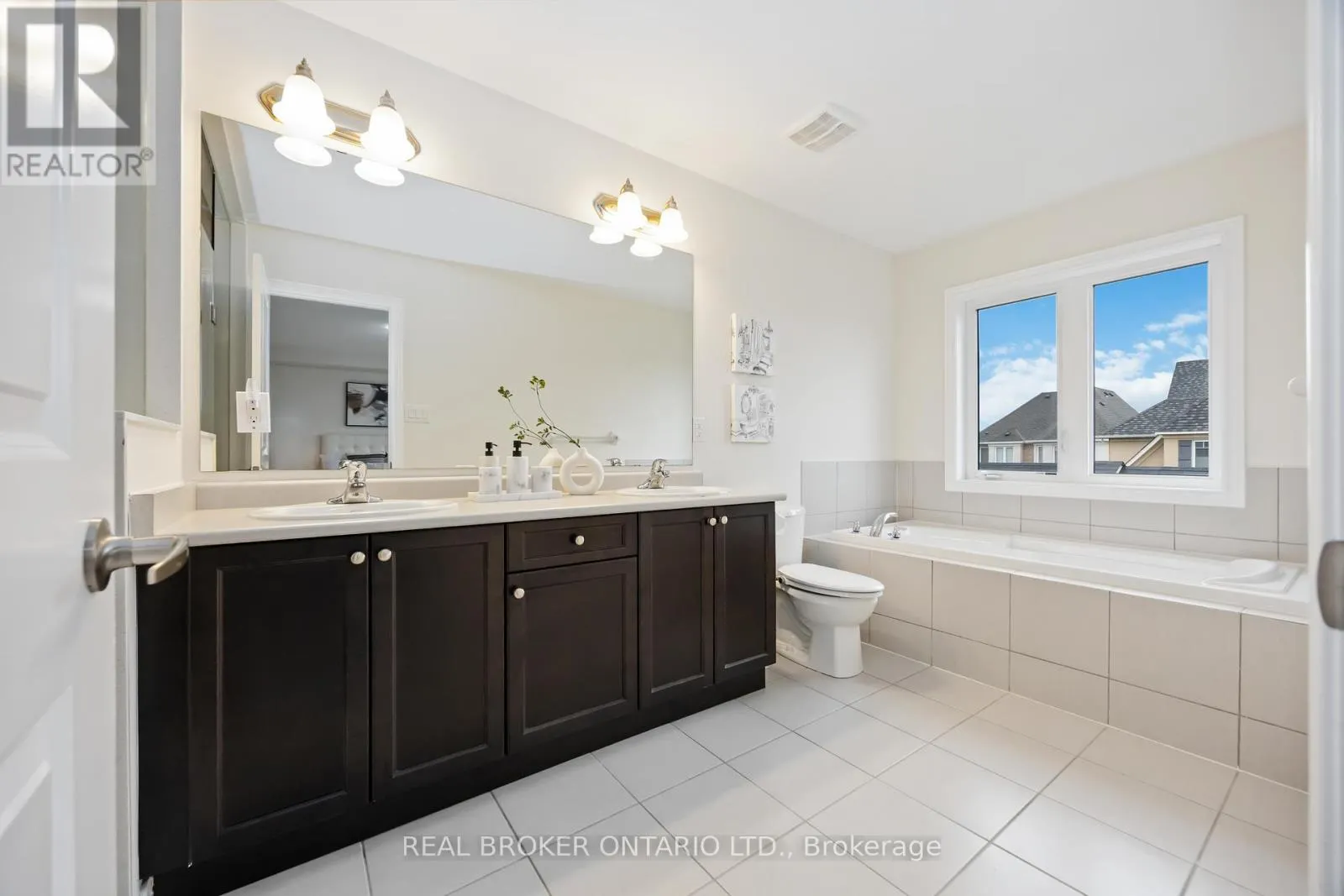 18 LAWRENCE PILKINGTON AVENUE