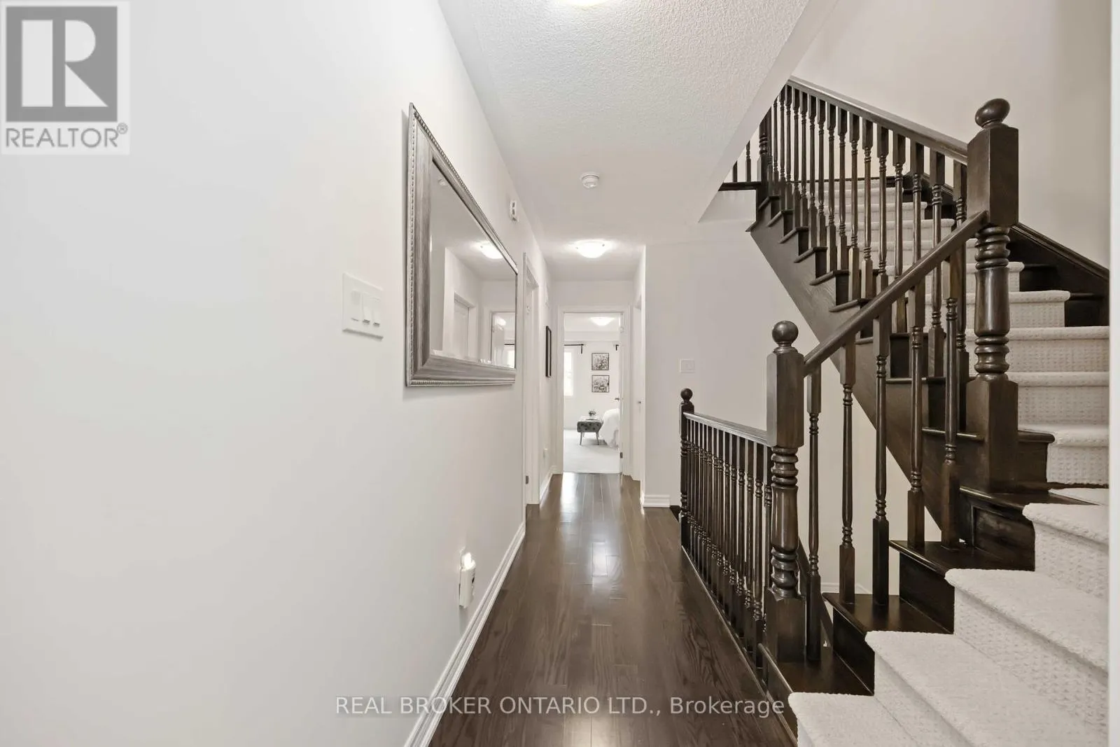 18 LAWRENCE PILKINGTON AVENUE