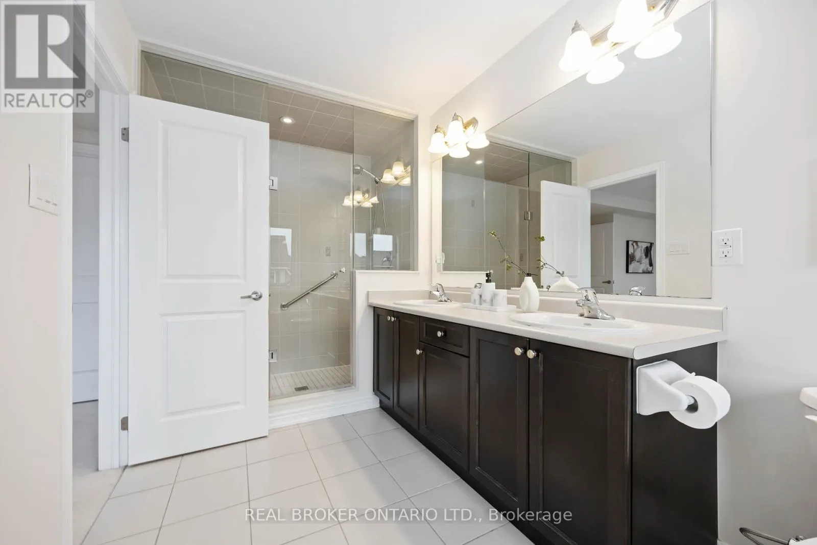 18 LAWRENCE PILKINGTON AVENUE