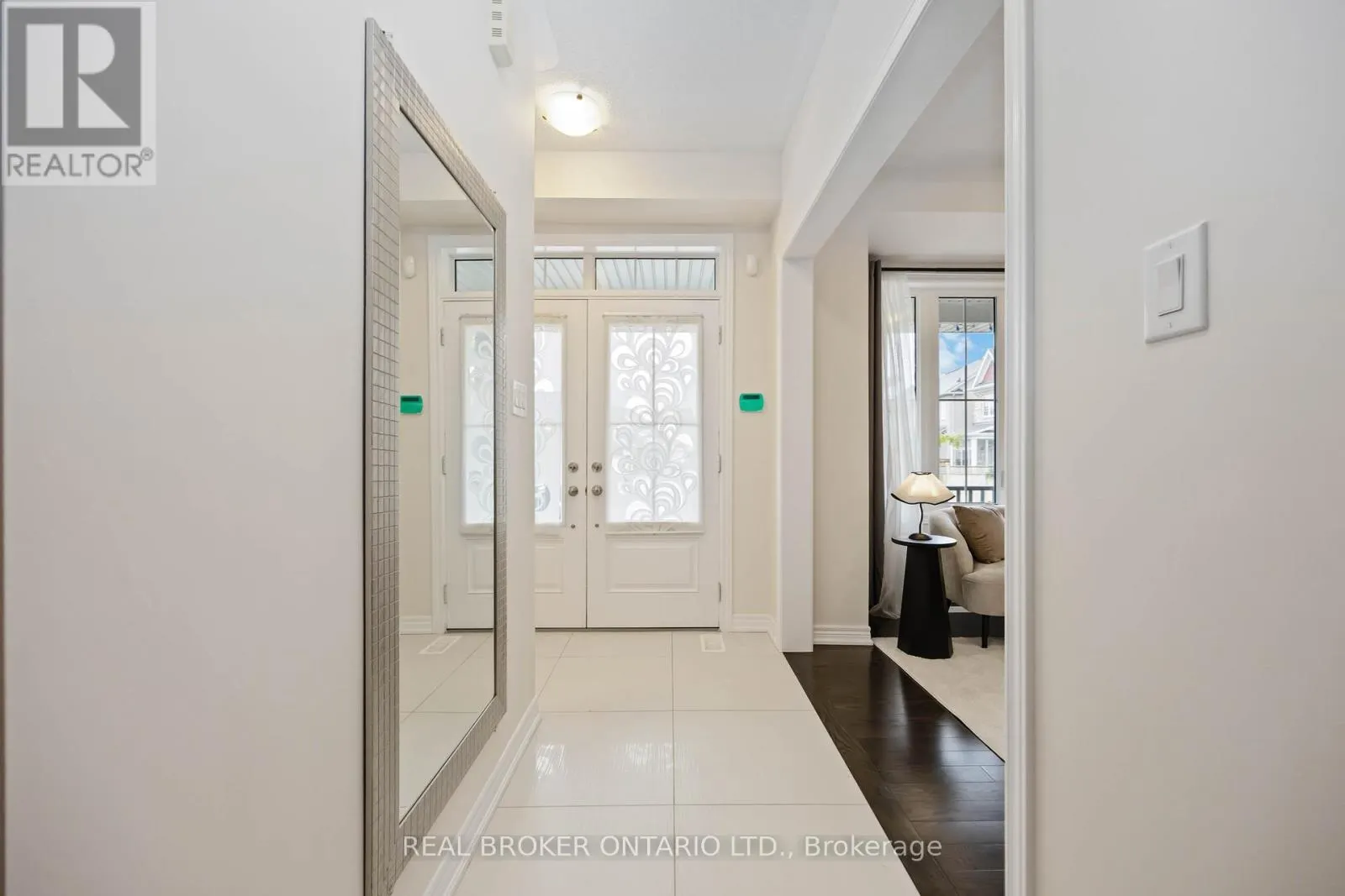 18 LAWRENCE PILKINGTON AVENUE
