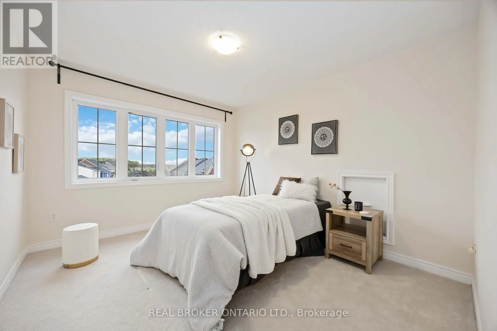 18 LAWRENCE PILKINGTON AVENUE