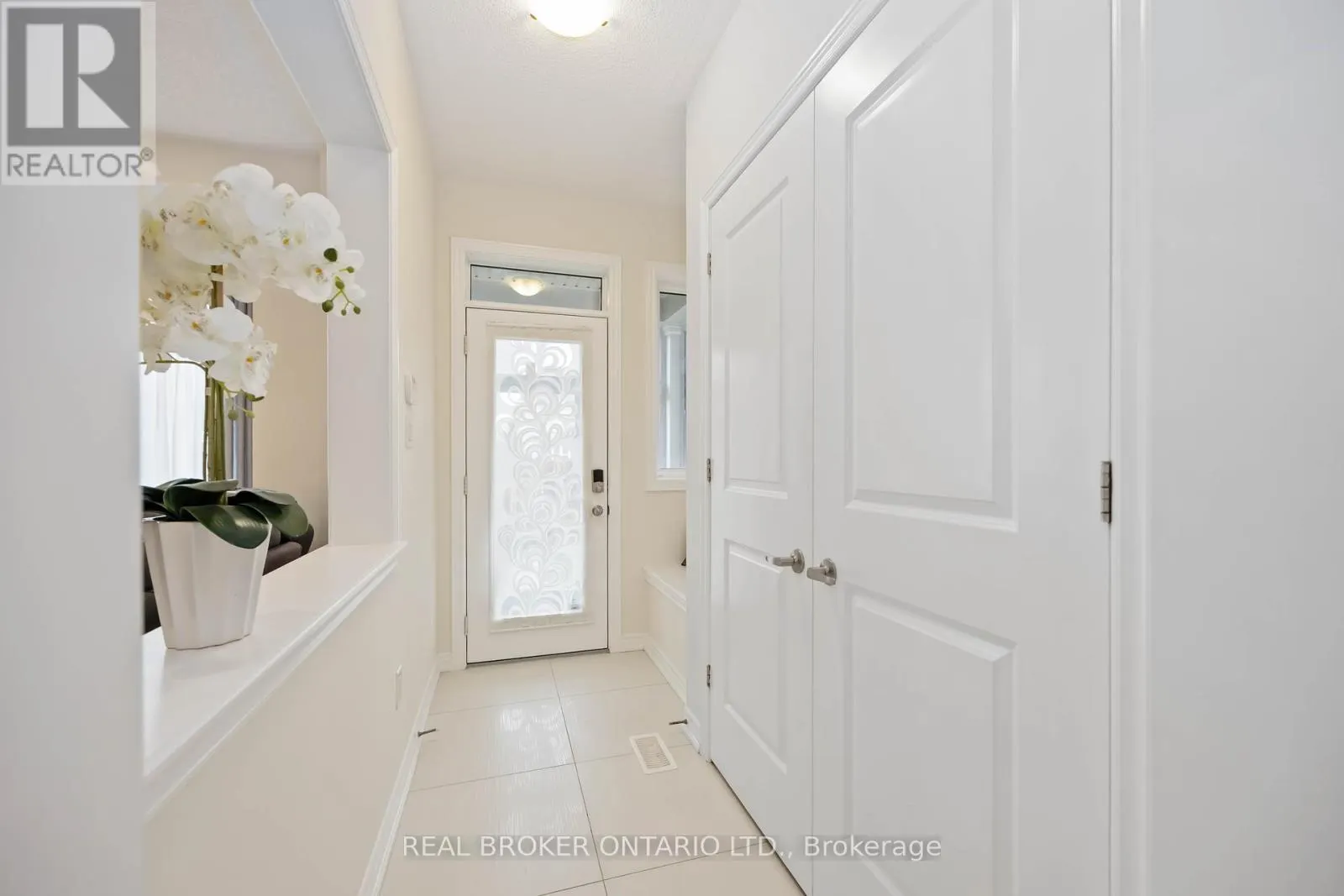 18 LAWRENCE PILKINGTON AVENUE