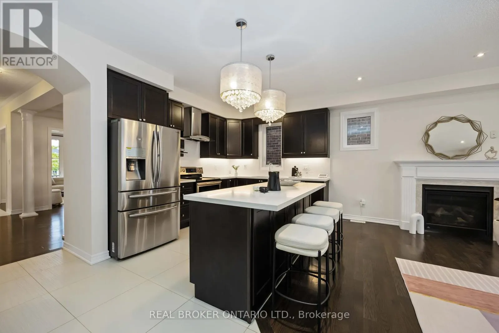 18 LAWRENCE PILKINGTON AVENUE