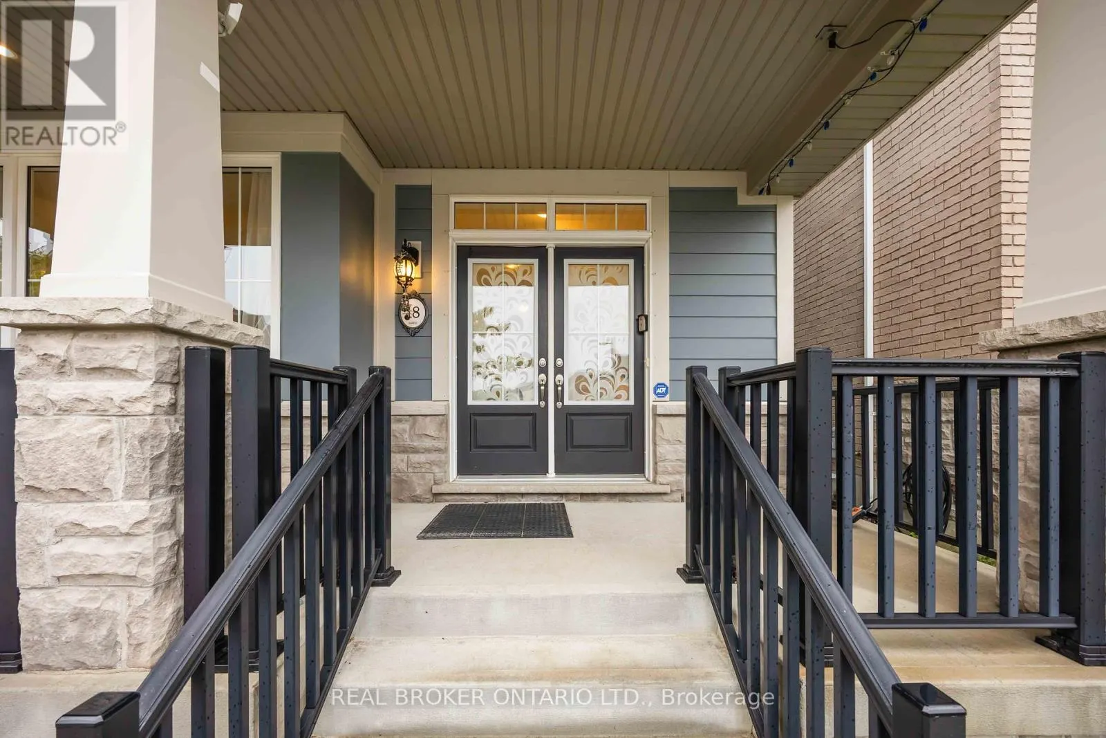18 LAWRENCE PILKINGTON AVENUE