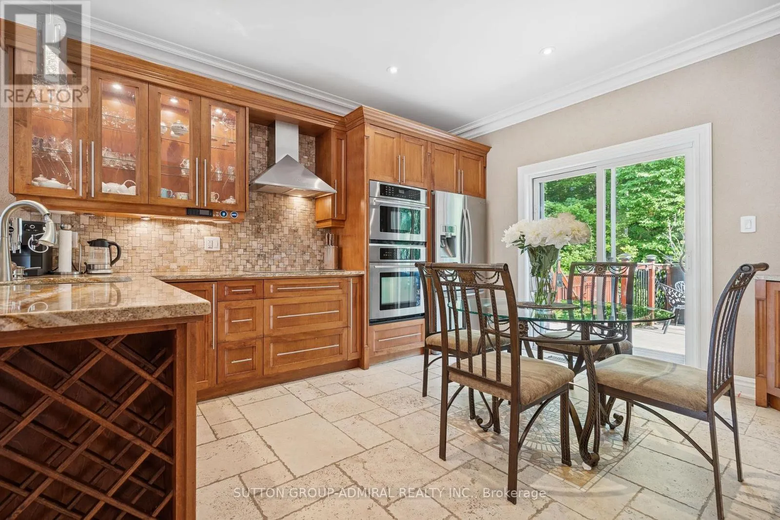 1221 LAURAND STREET