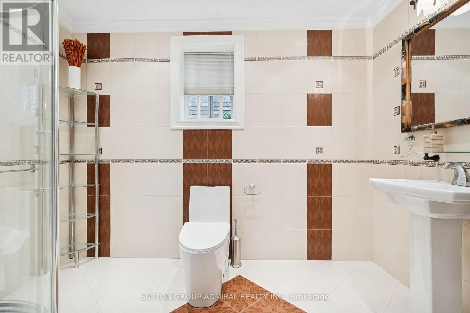 1221 LAURAND STREET