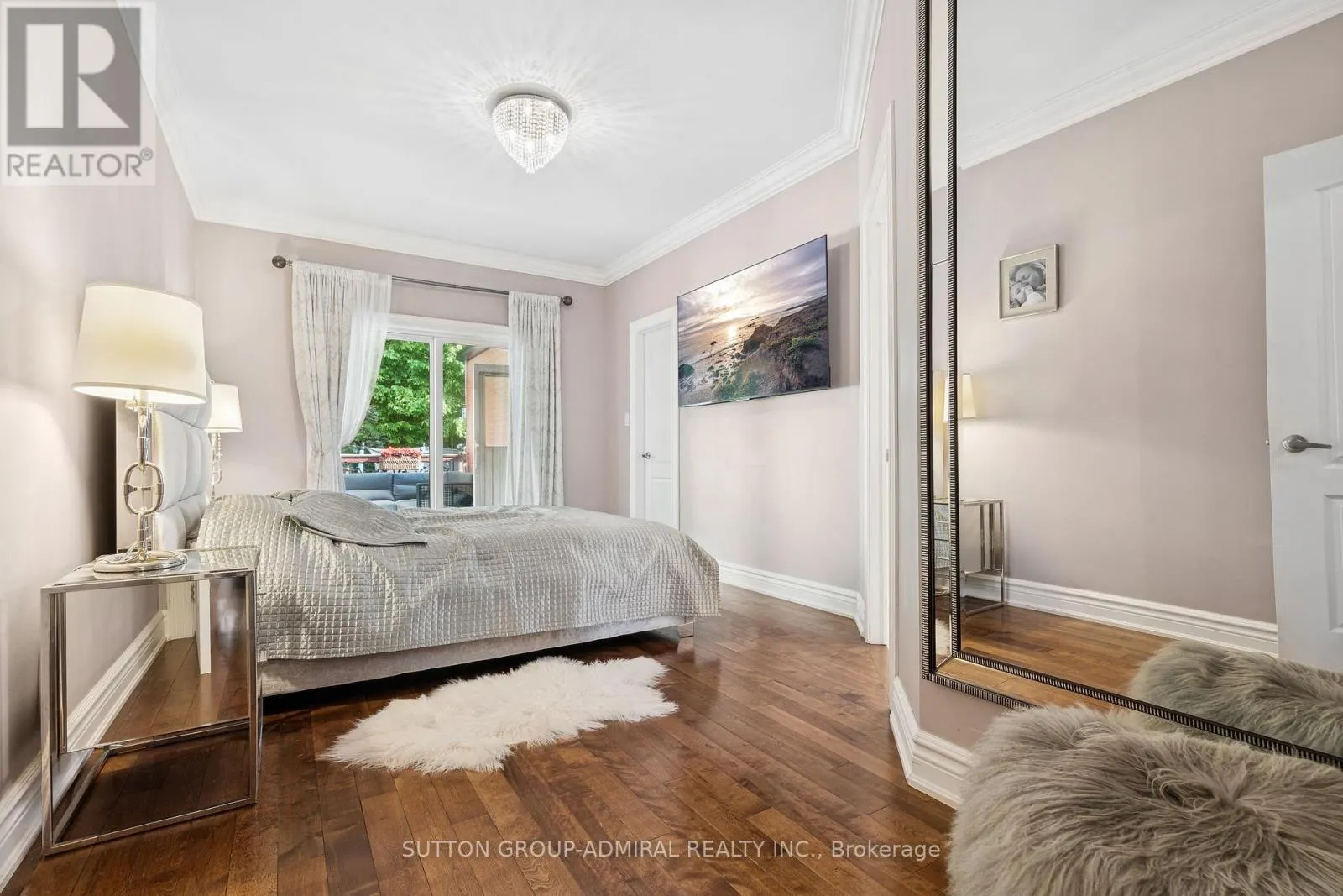 1221 LAURAND STREET