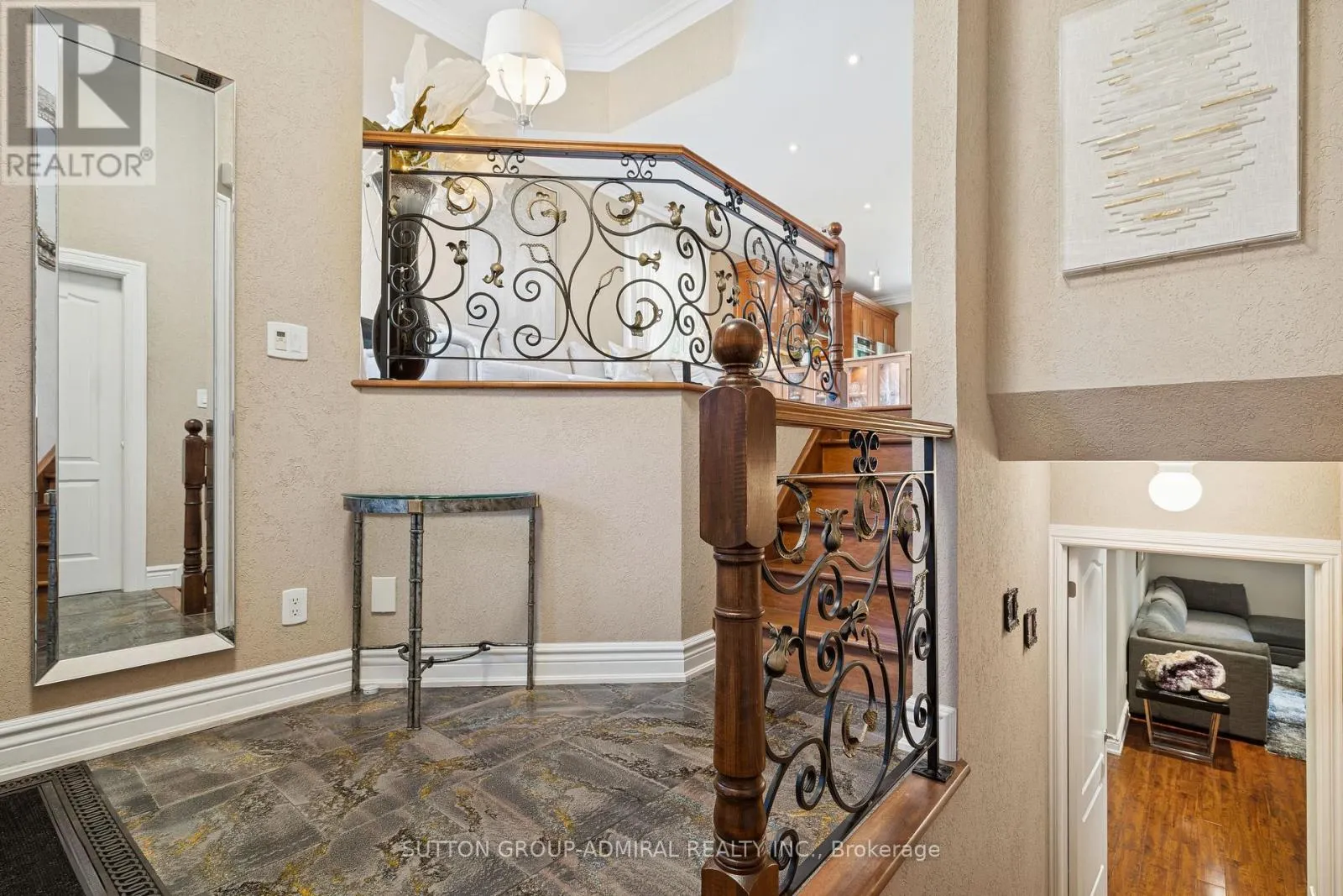 1221 LAURAND STREET