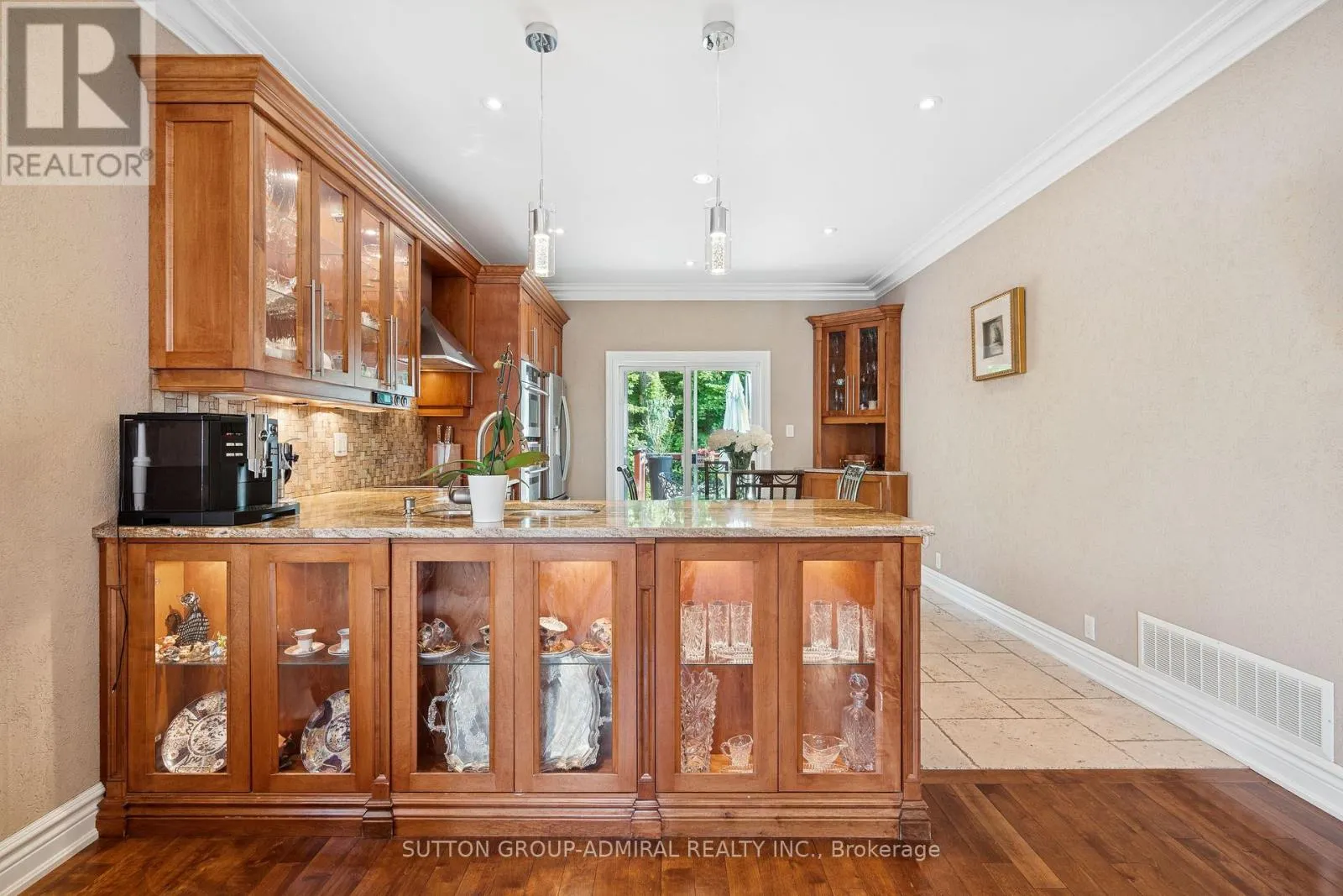 1221 LAURAND STREET