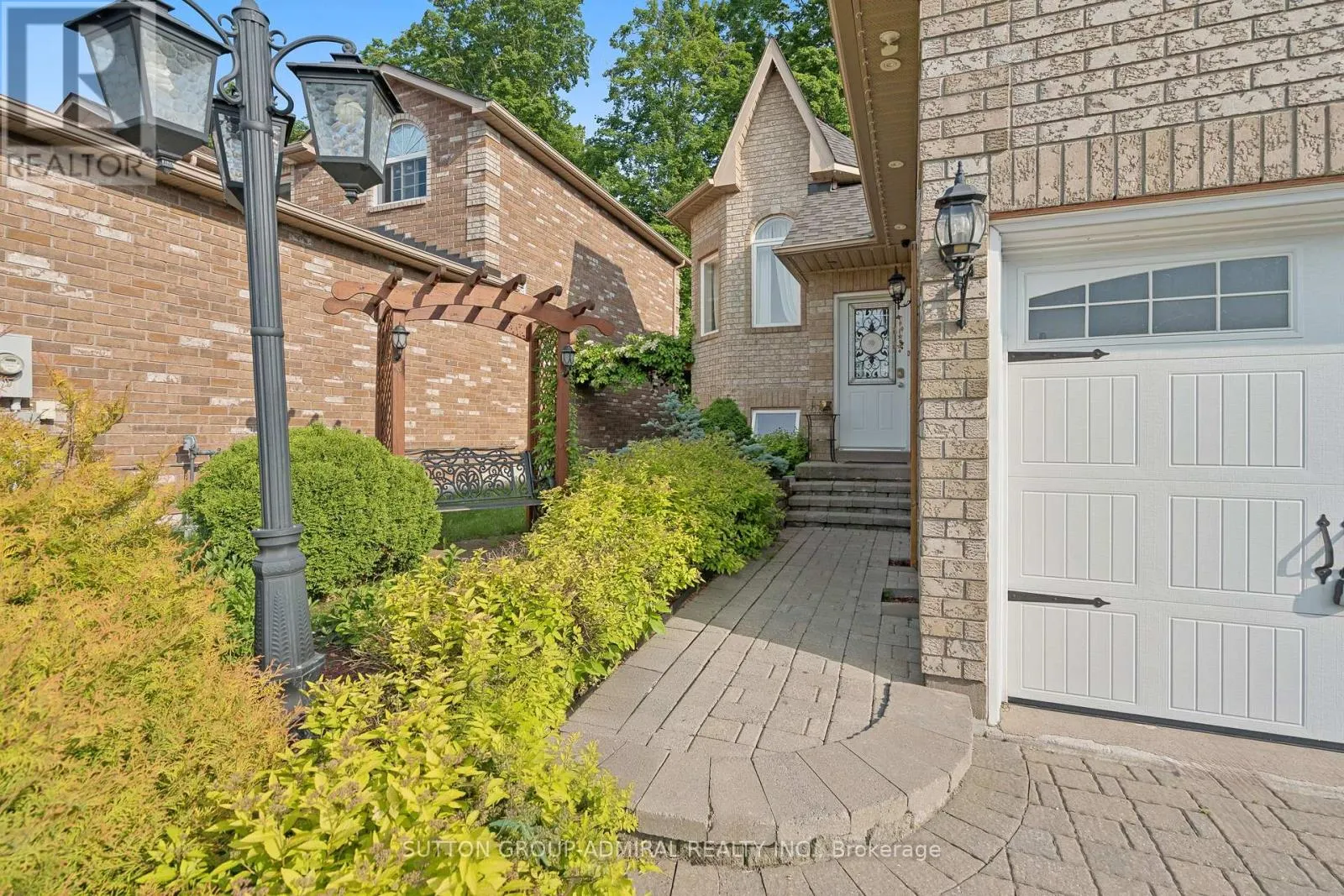 1221 LAURAND STREET