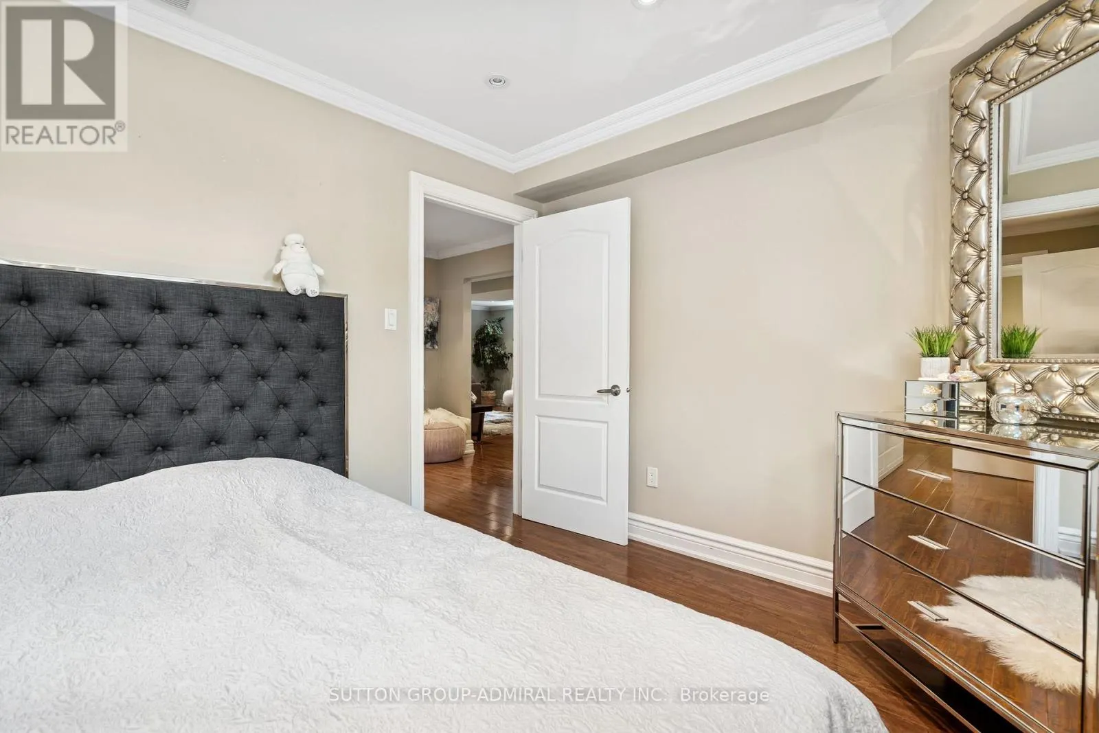 1221 LAURAND STREET