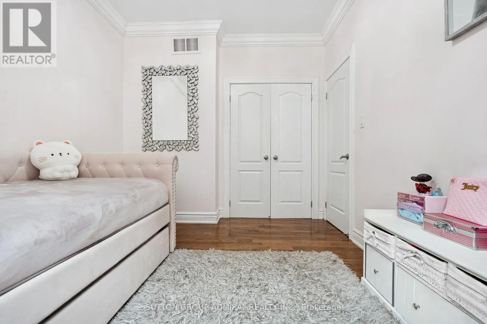 1221 LAURAND STREET