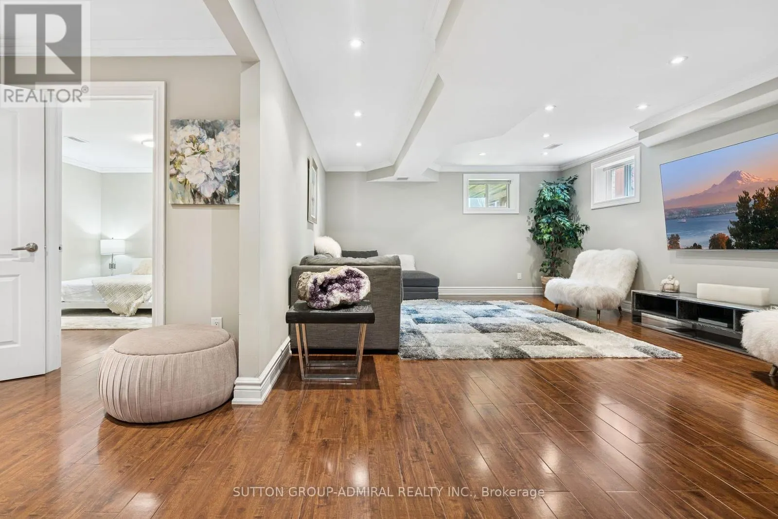 1221 LAURAND STREET