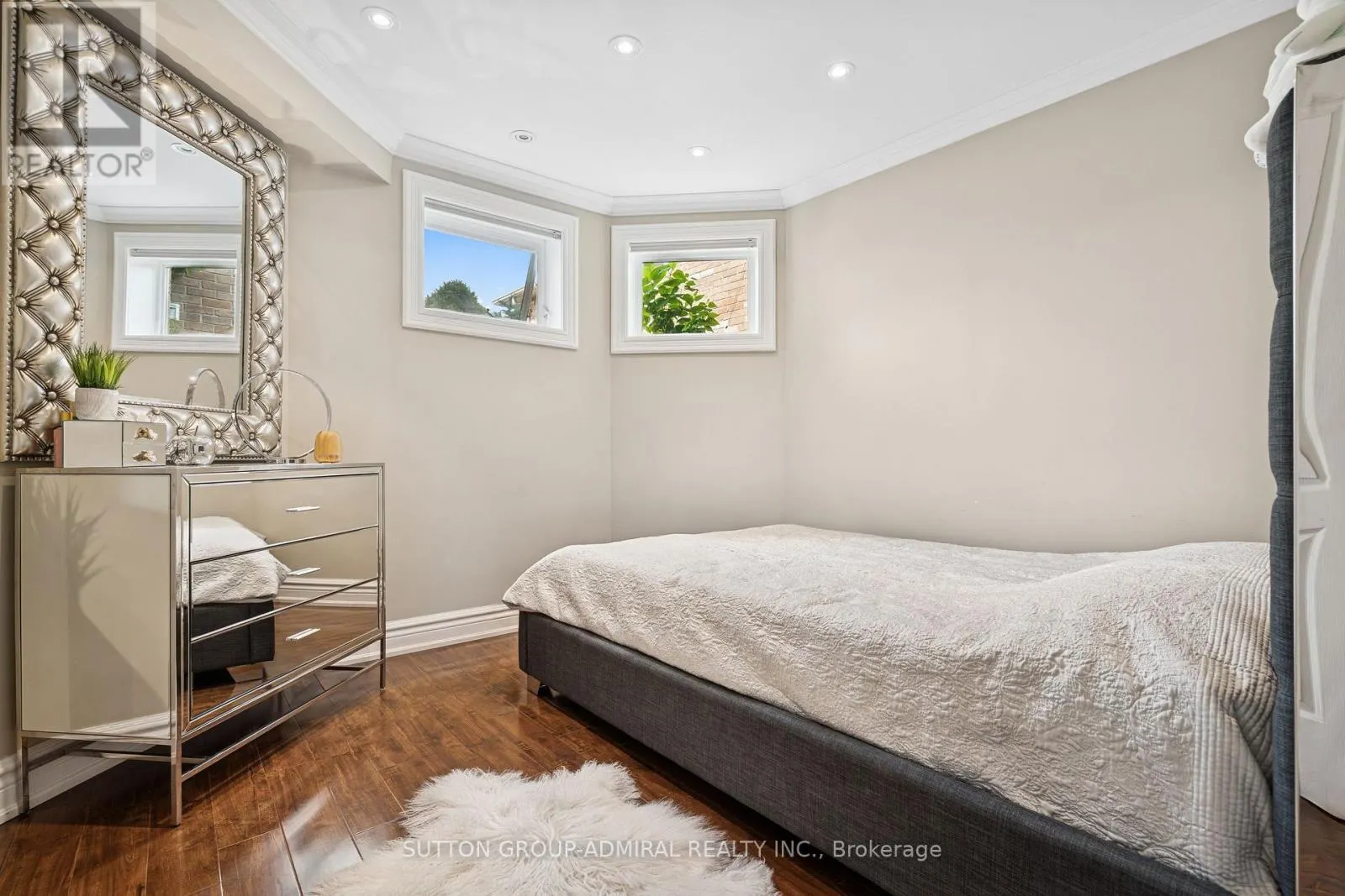 1221 LAURAND STREET