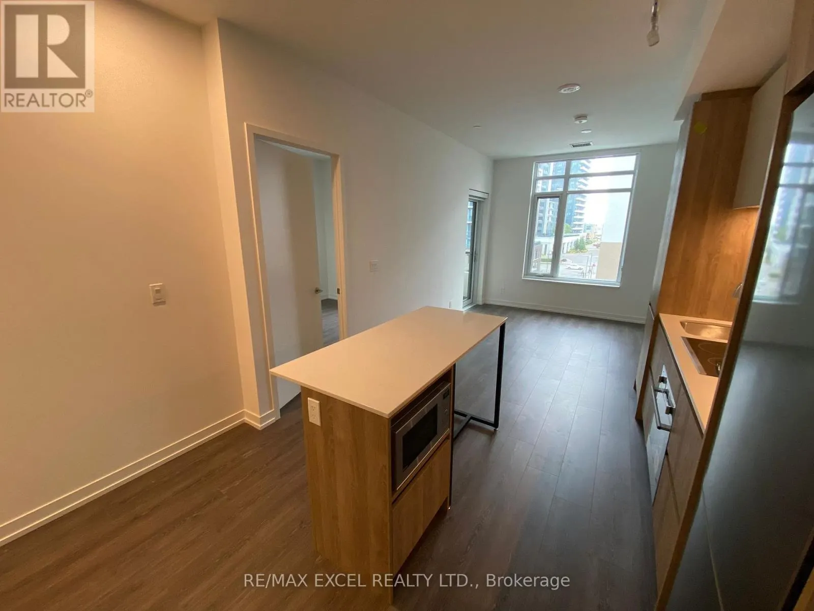 410 - 8 BEVERLEY GLEN BOULEVARD