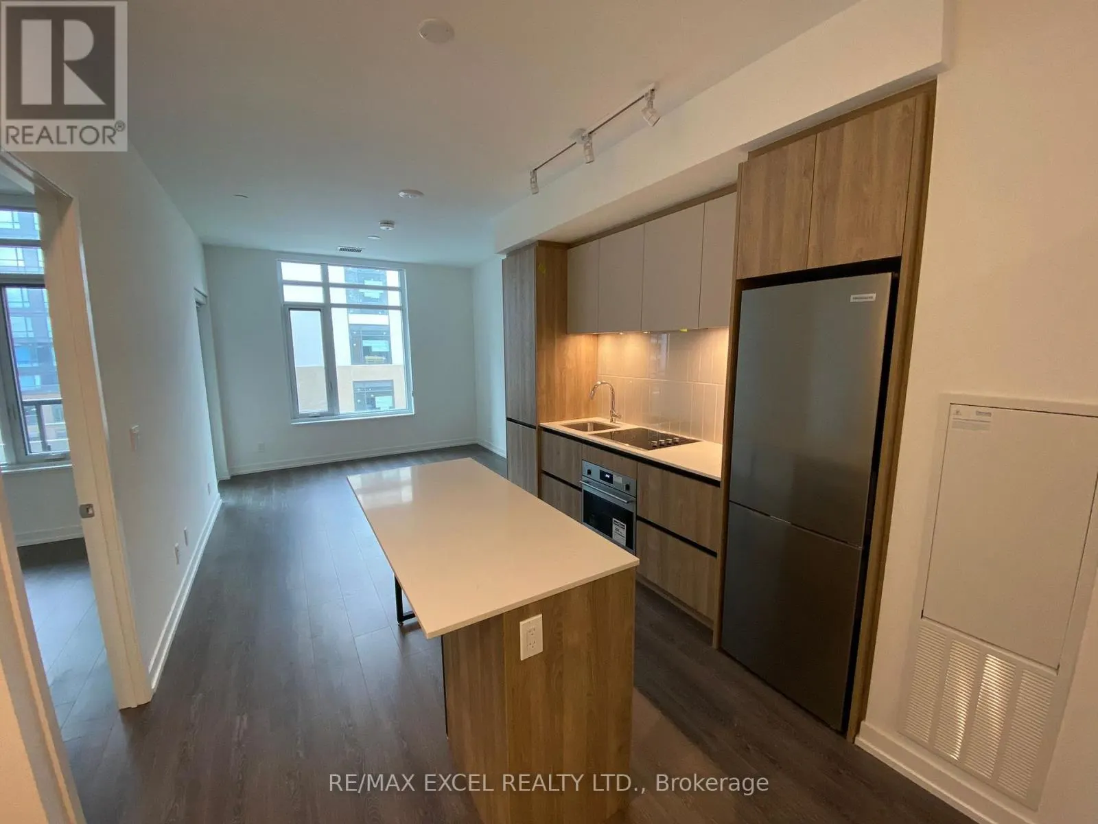 410 - 8 BEVERLEY GLEN BOULEVARD