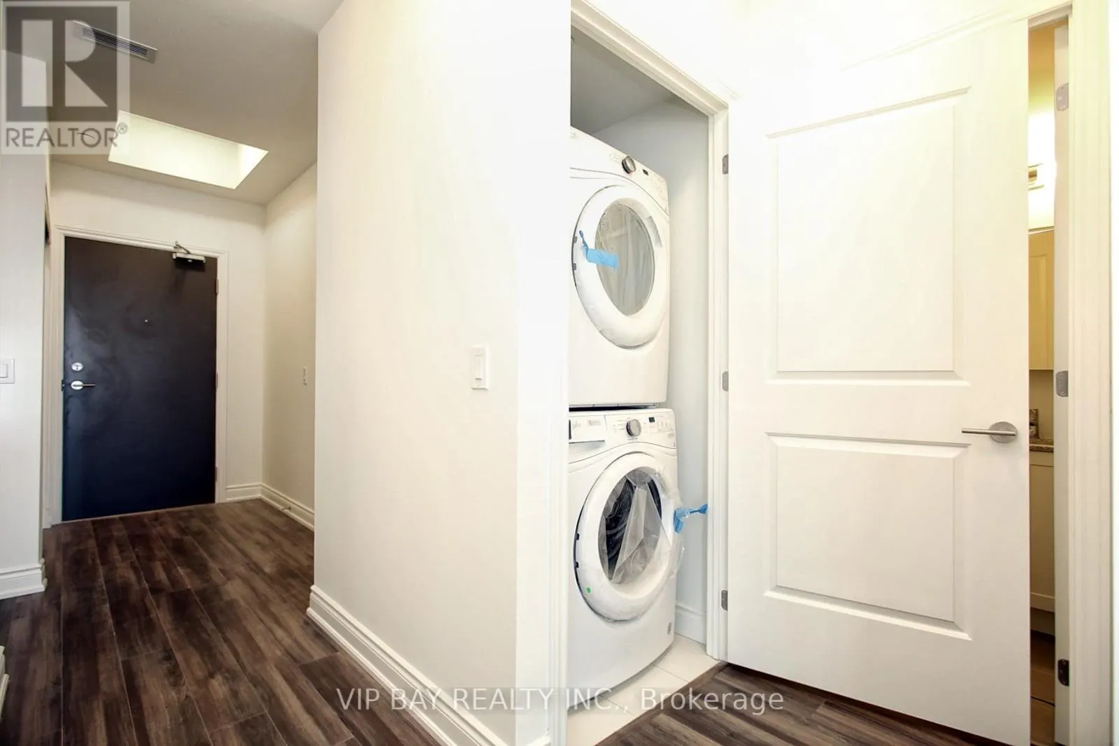 1608 - 9618 YONGE STREET
