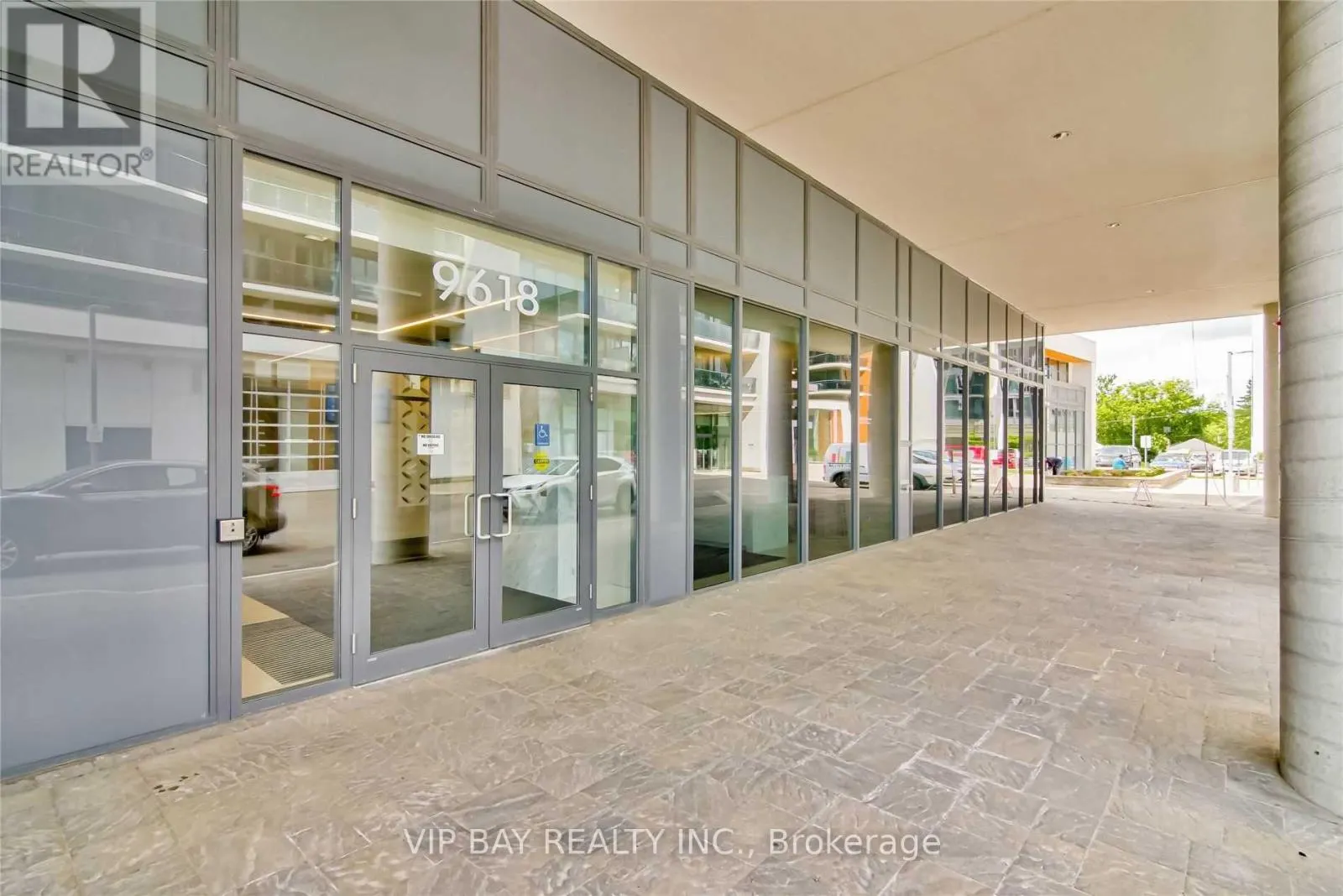 1608 - 9618 YONGE STREET