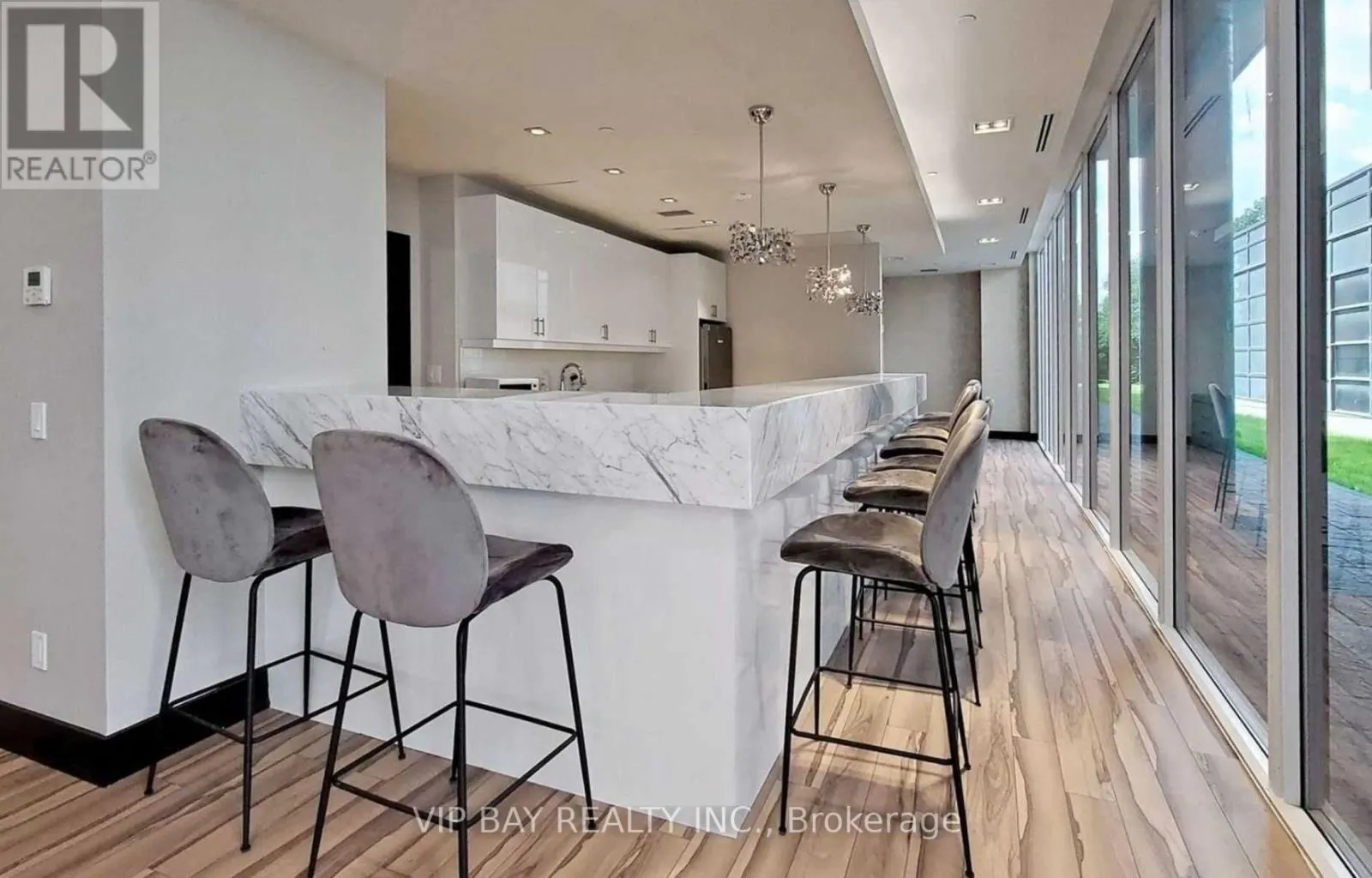 1608 - 9618 YONGE STREET
