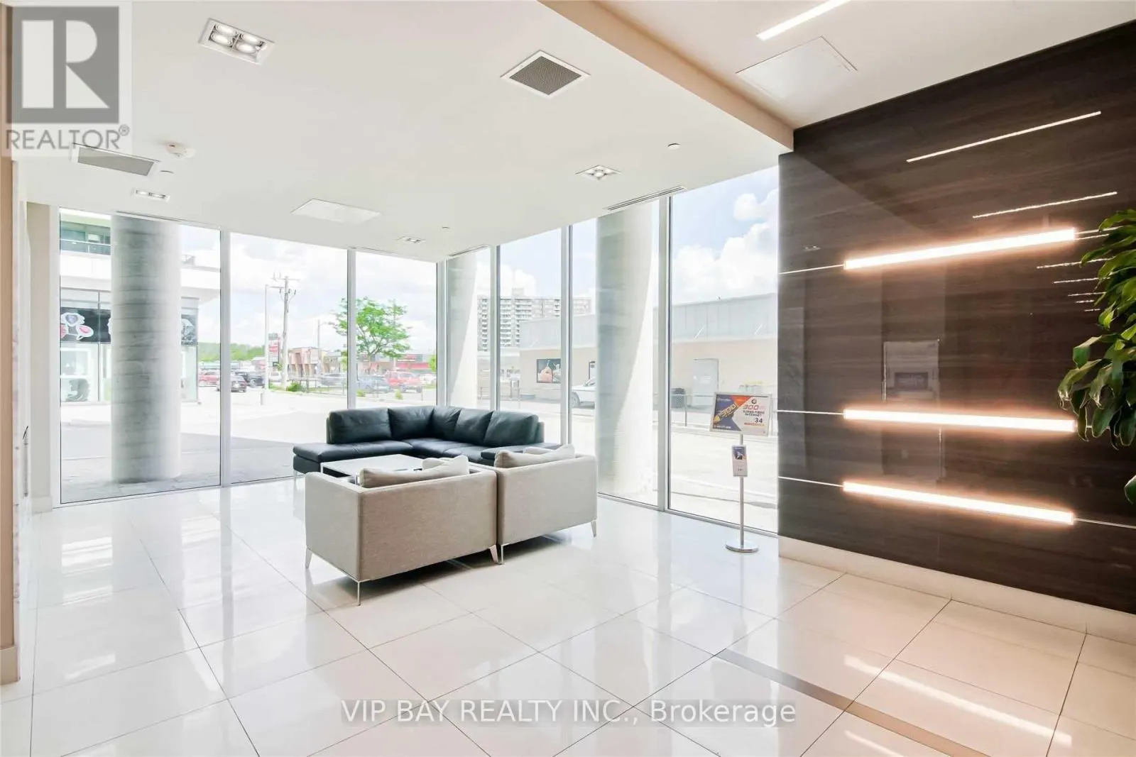 1608 - 9618 YONGE STREET