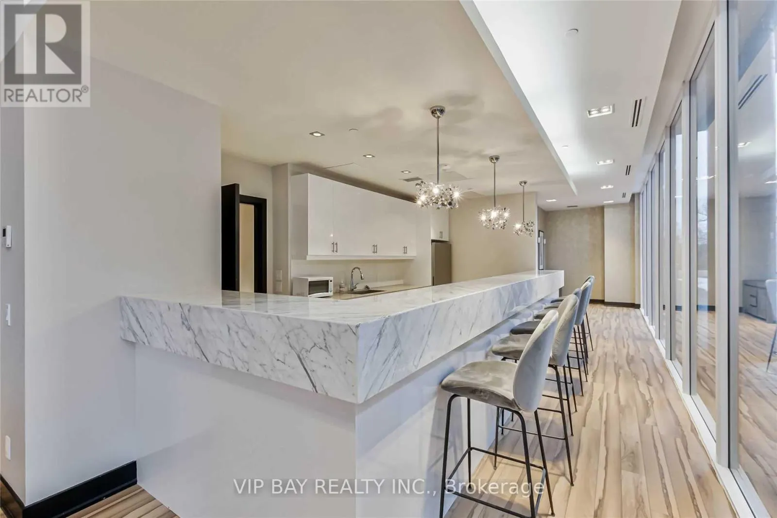1608 - 9618 YONGE STREET