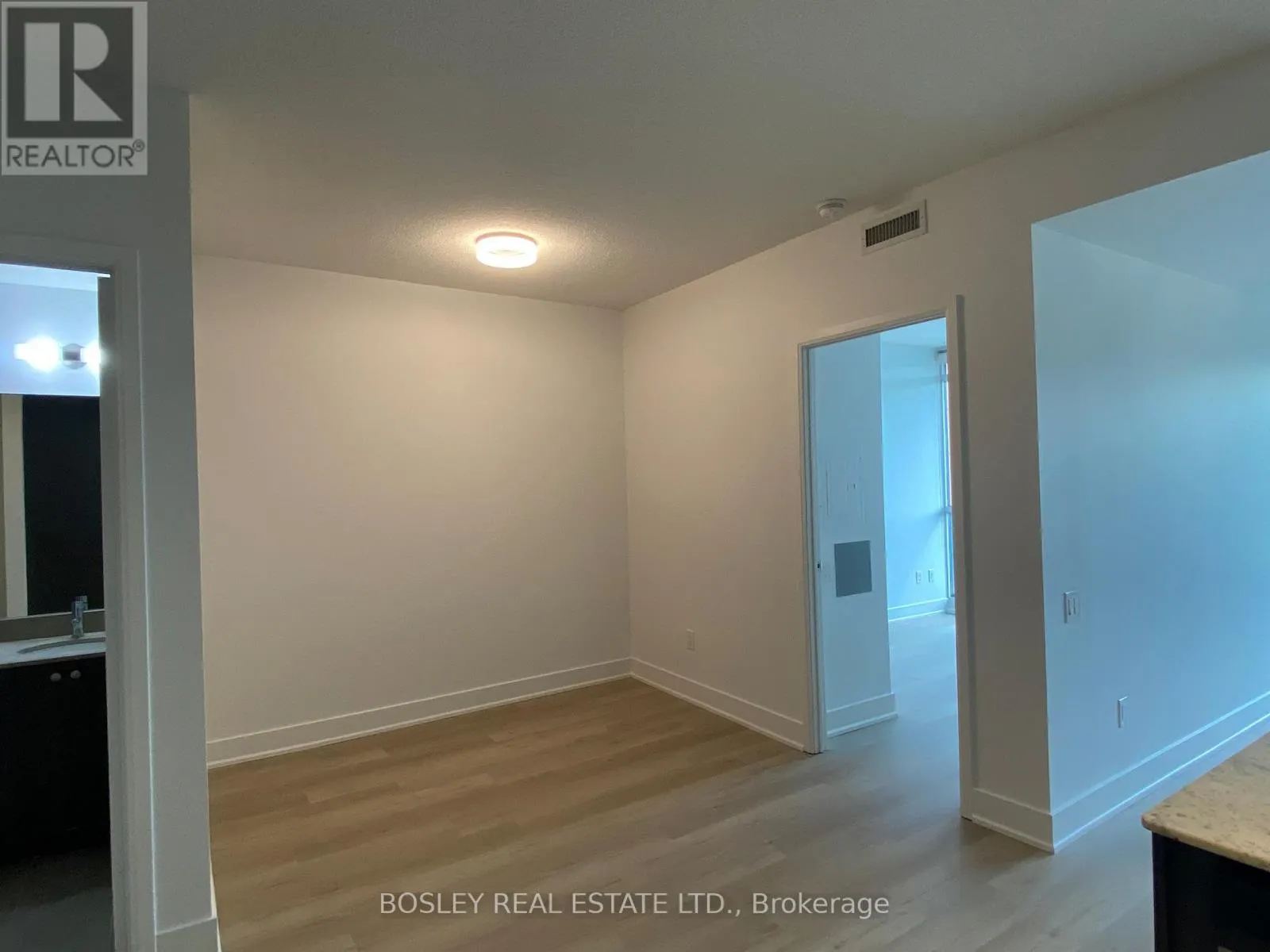 407 - 7608 YONGE STREET