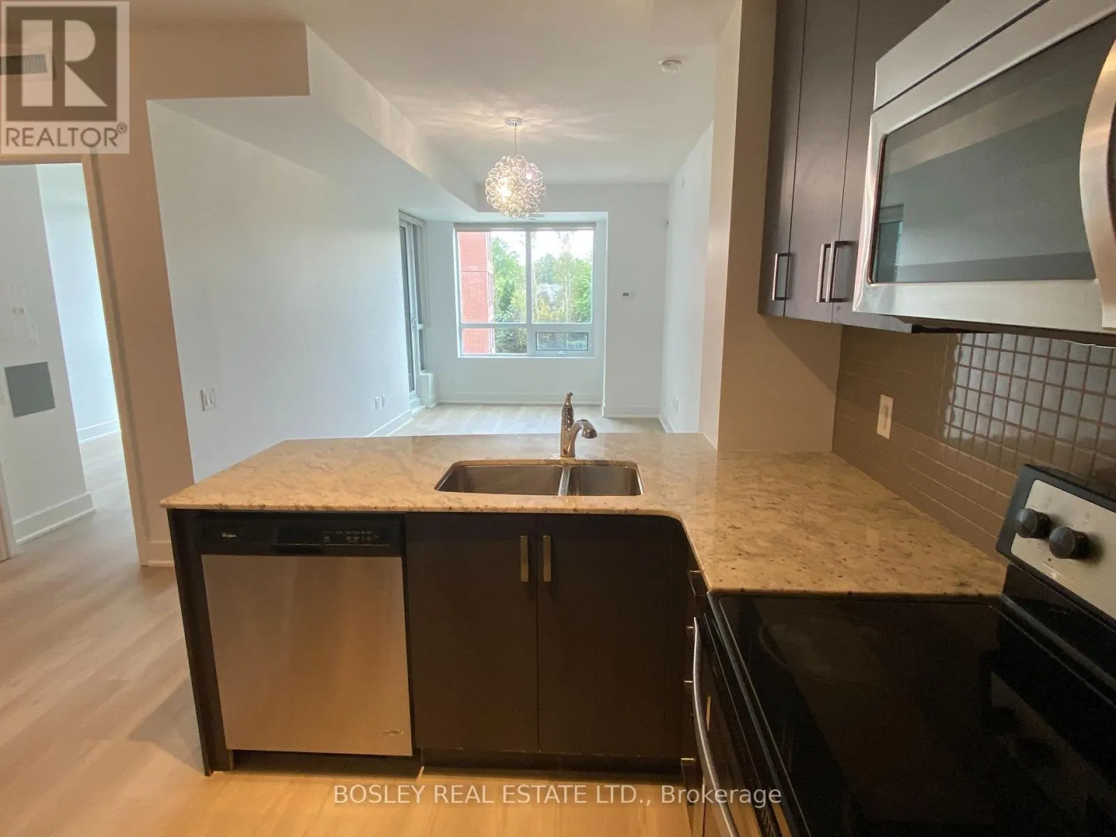 407 - 7608 YONGE STREET