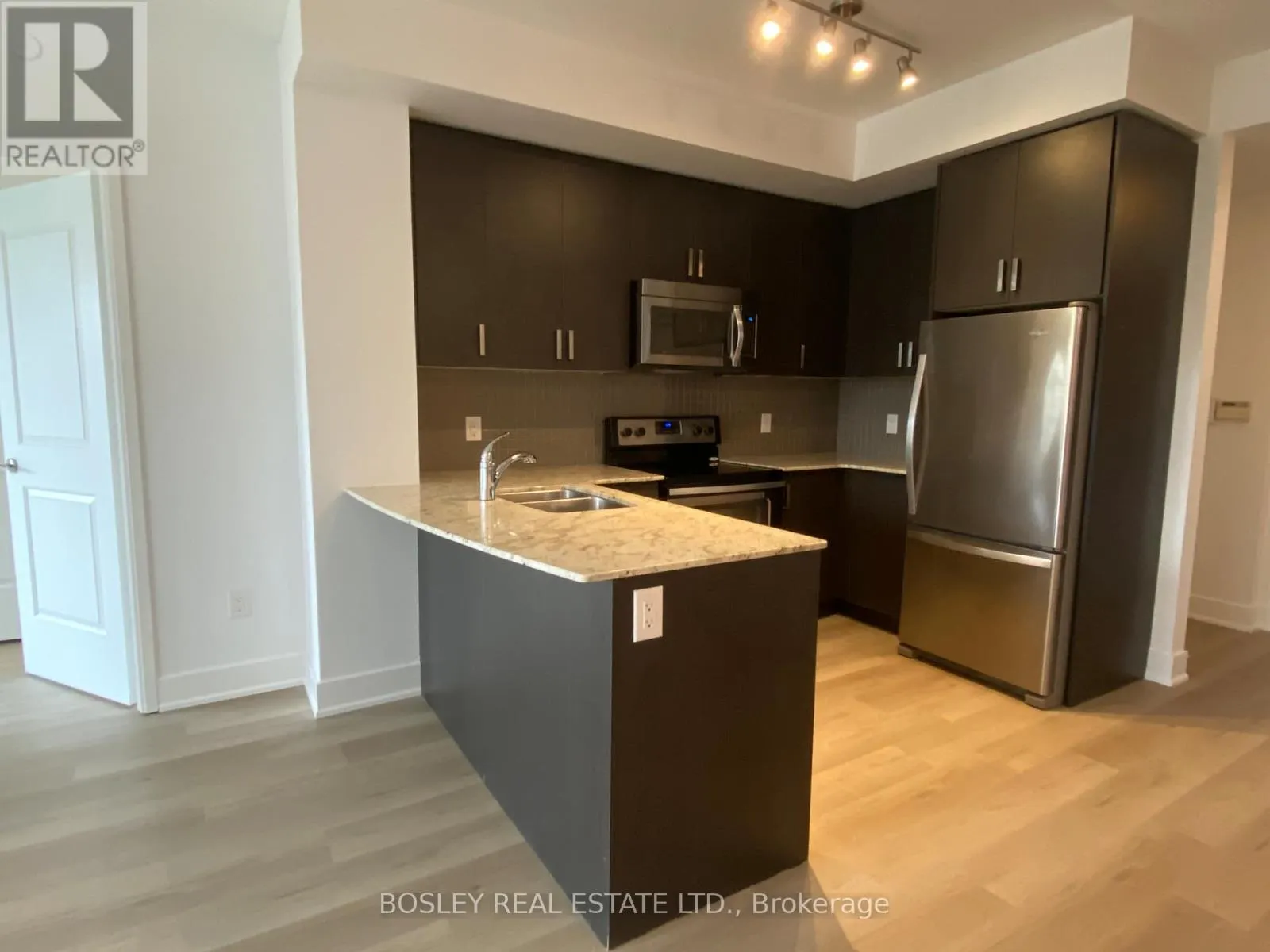 407 - 7608 YONGE STREET