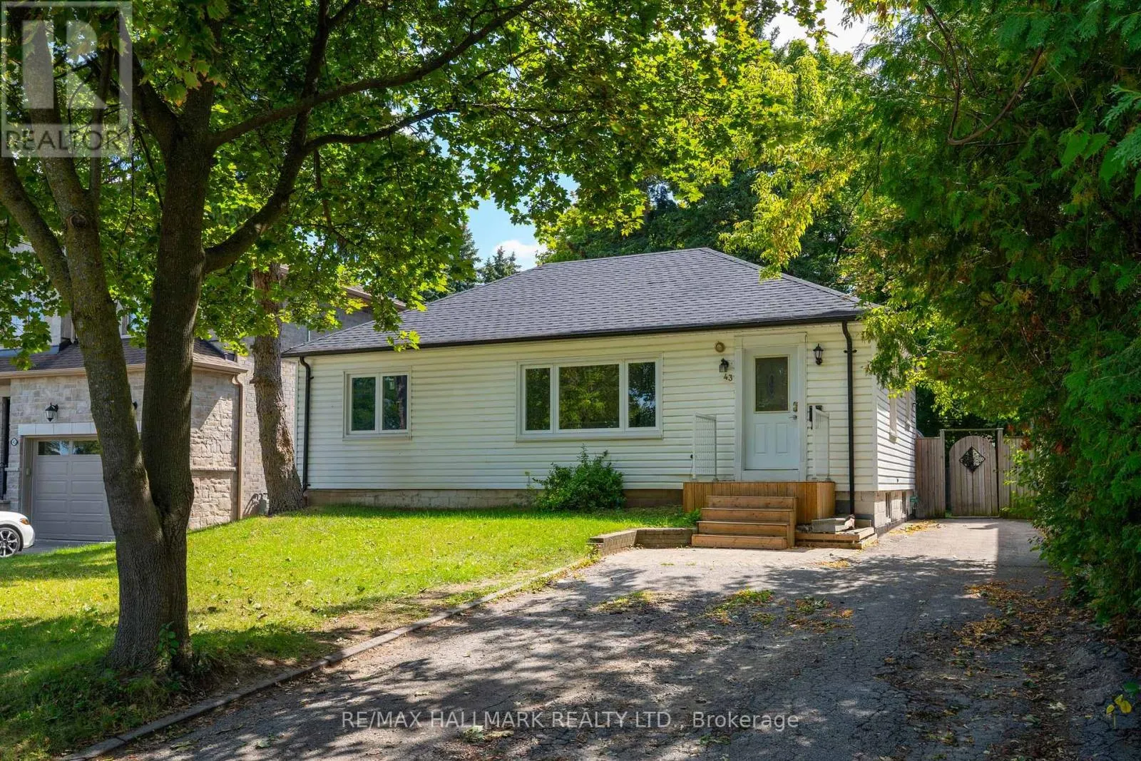 43 MEADOWVIEW AVENUE