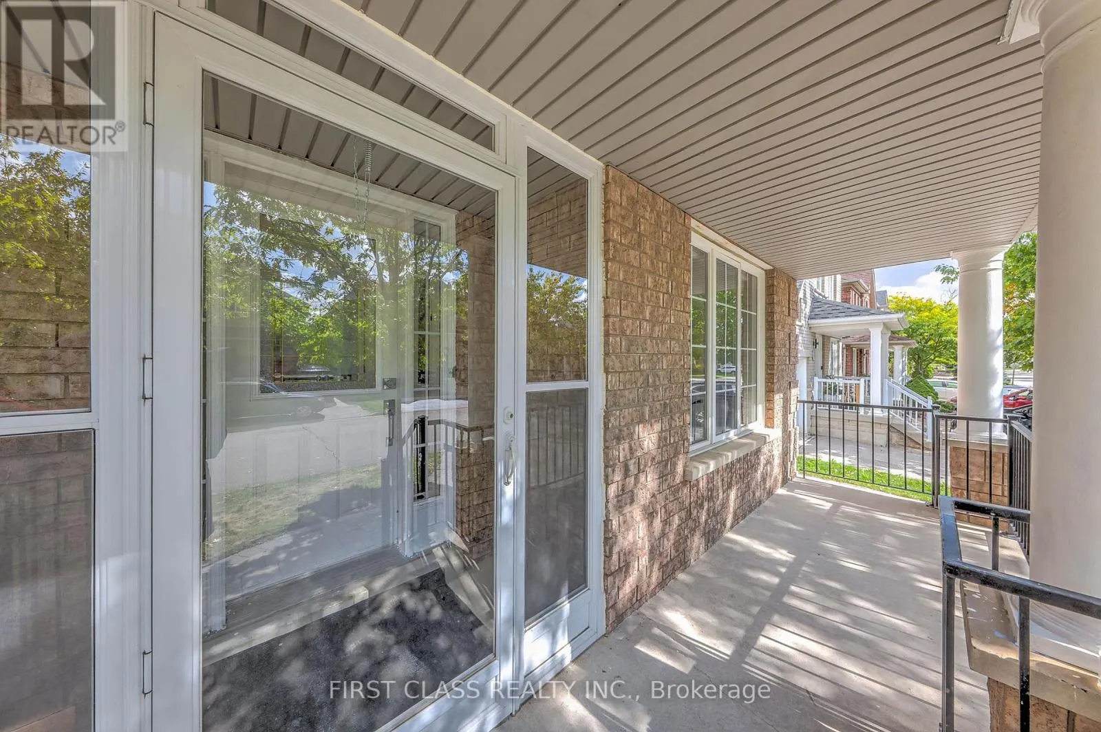 47 LAURAVIEW CRESCENT