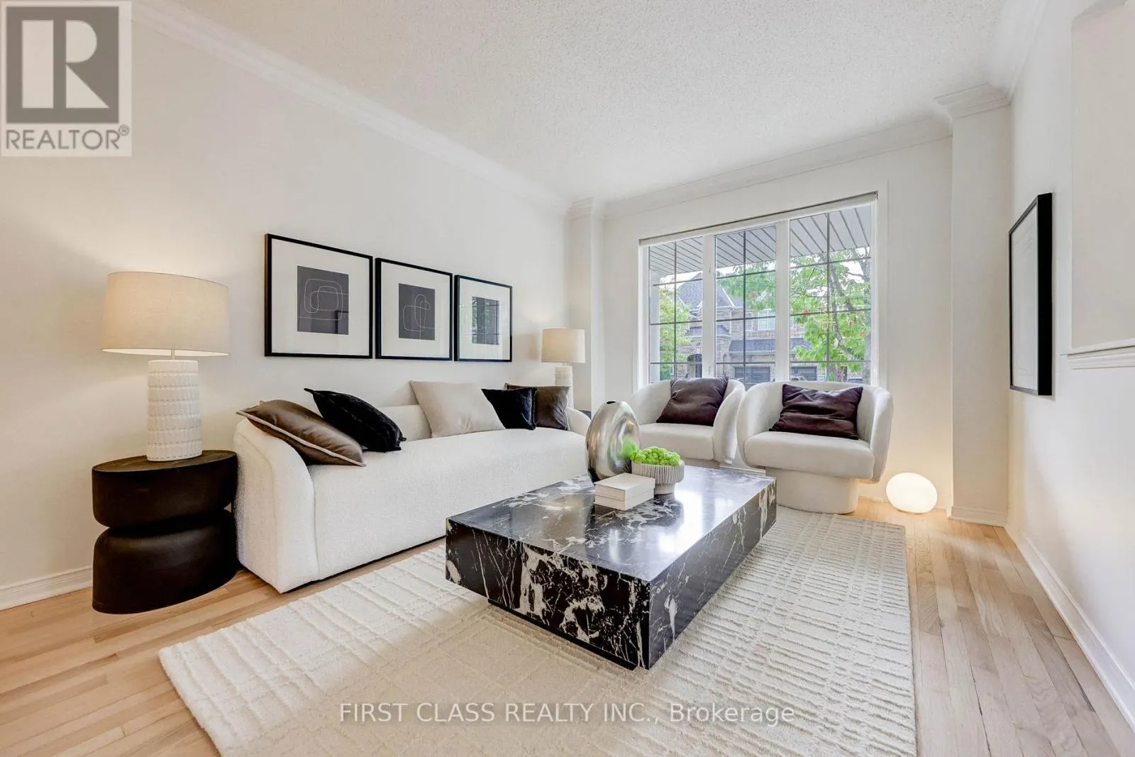 47 LAURAVIEW CRESCENT