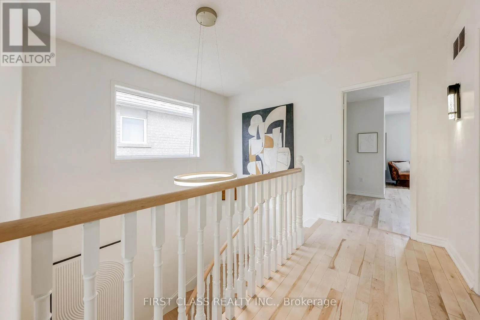 47 LAURAVIEW CRESCENT