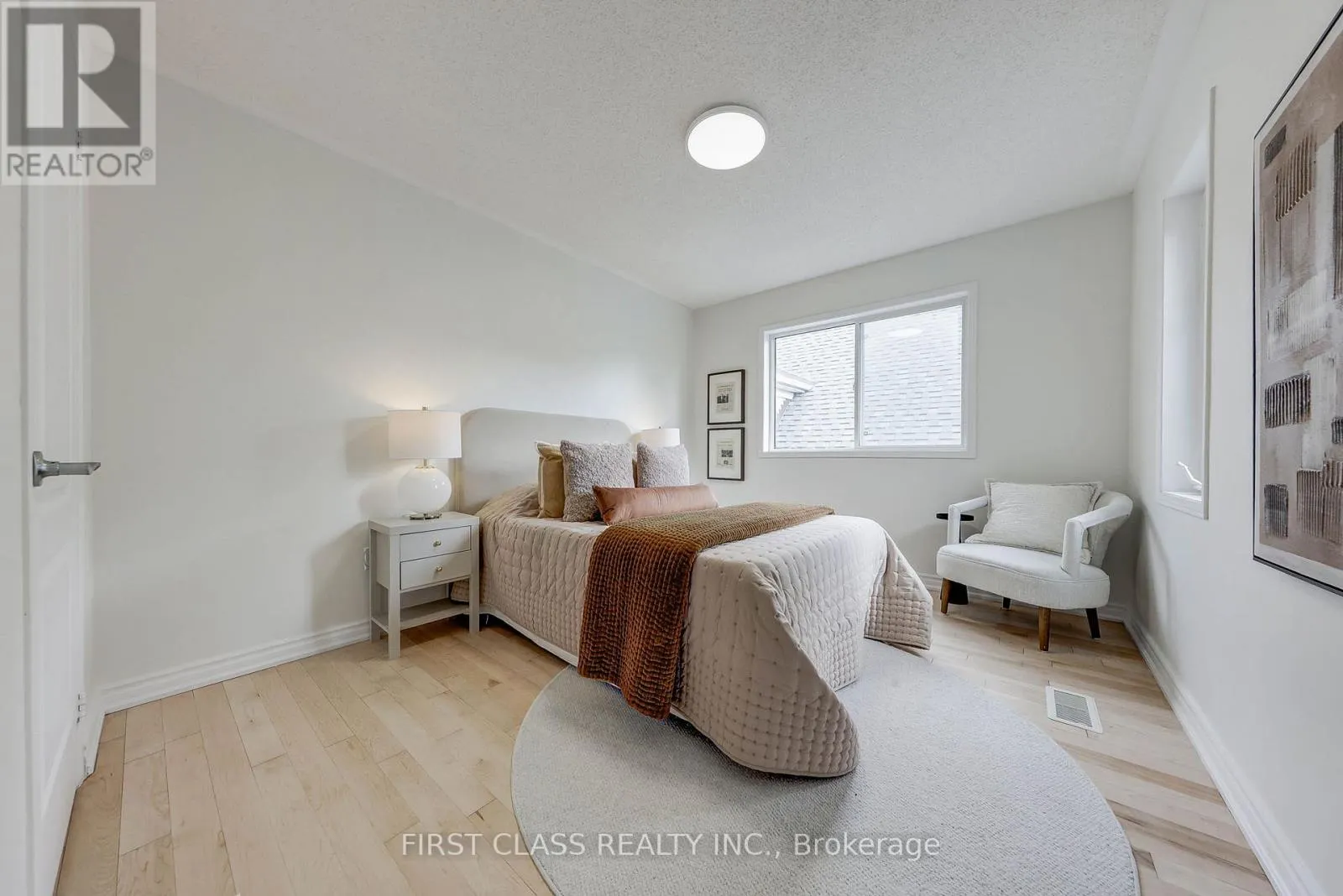47 LAURAVIEW CRESCENT