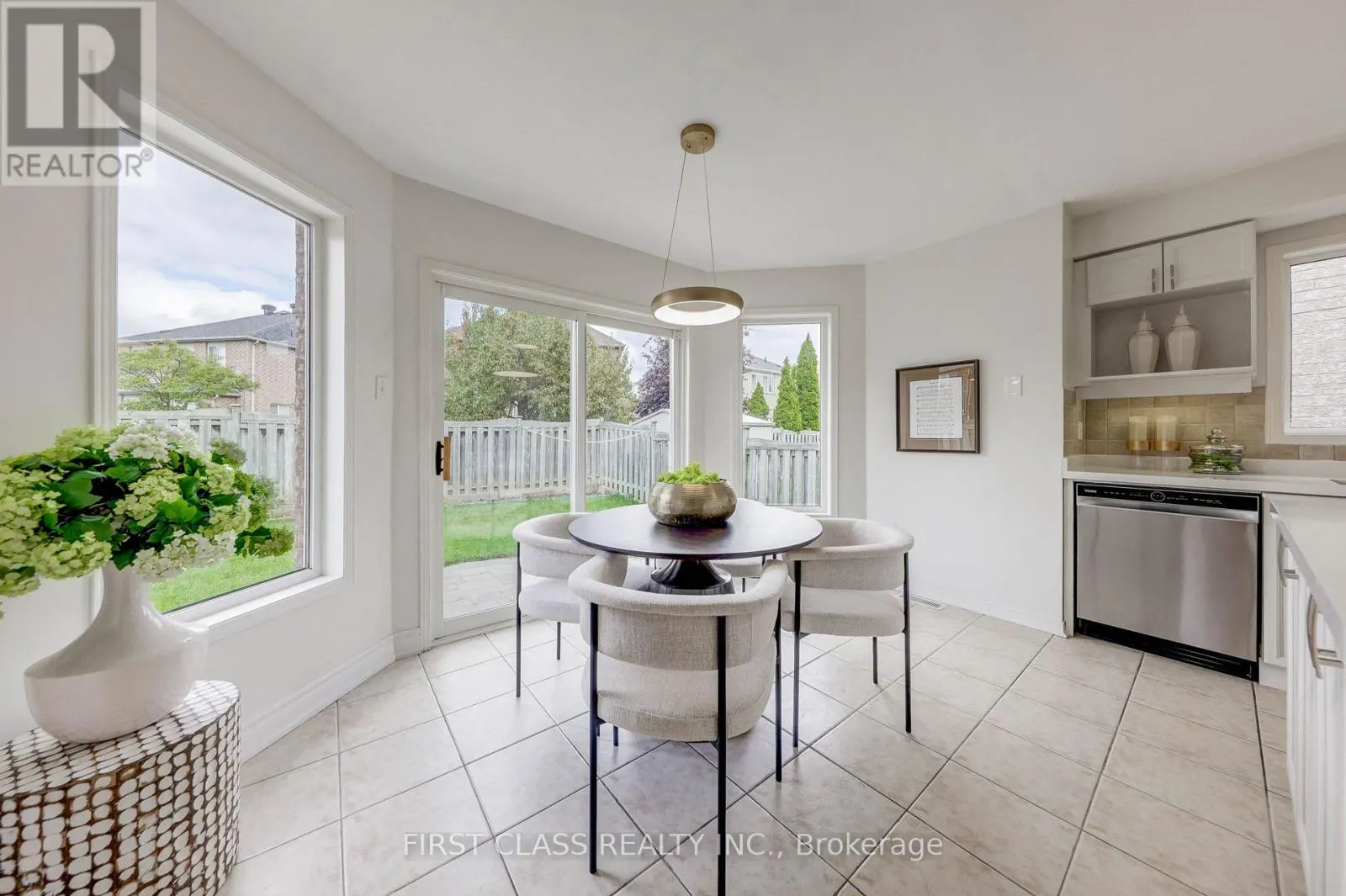 47 LAURAVIEW CRESCENT