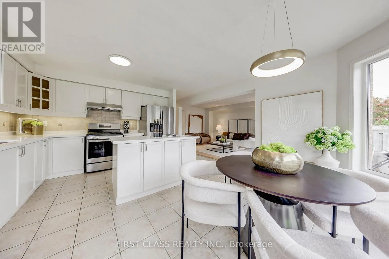 47 LAURAVIEW CRESCENT