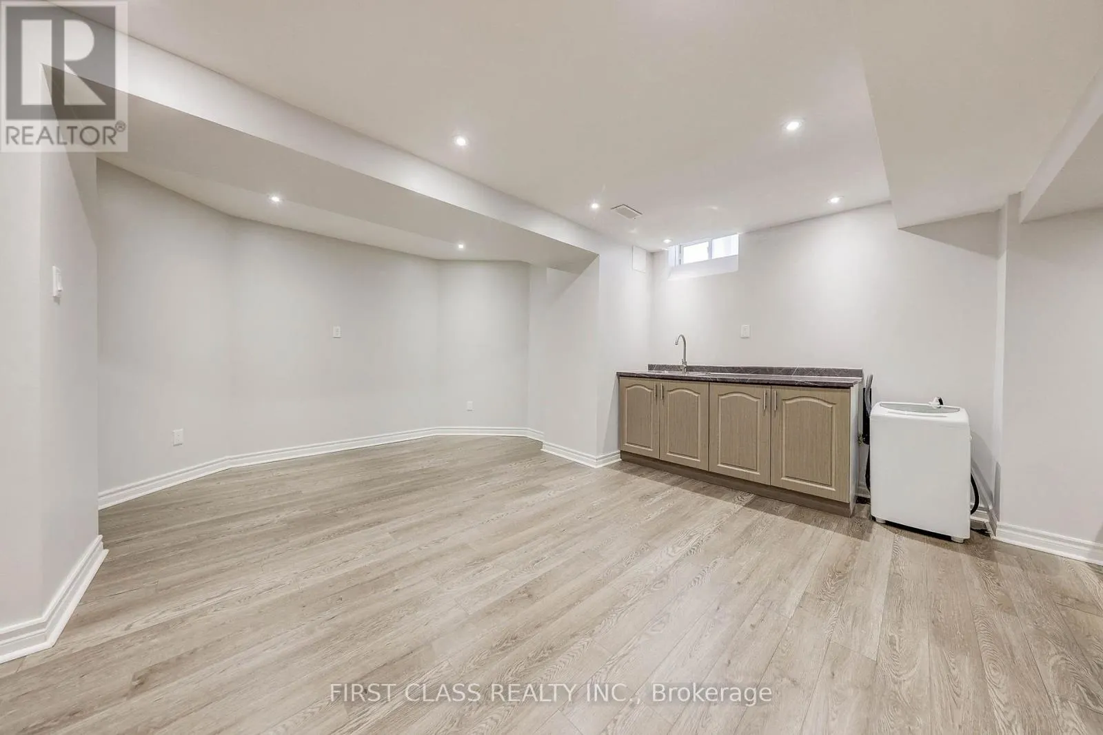 47 LAURAVIEW CRESCENT