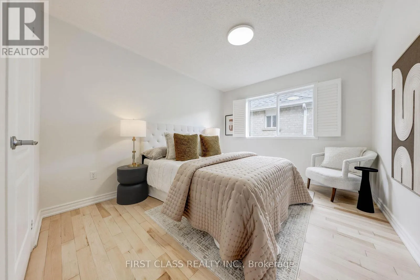 47 LAURAVIEW CRESCENT