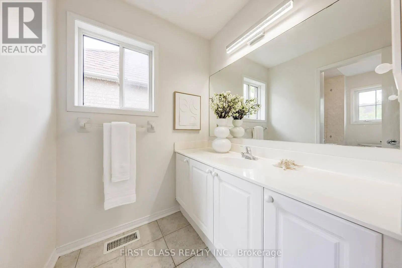 47 LAURAVIEW CRESCENT