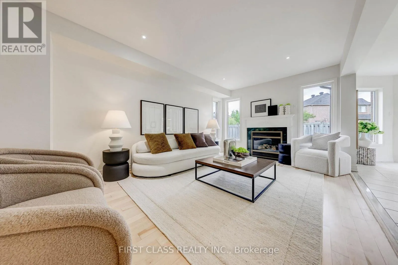 47 LAURAVIEW CRESCENT
