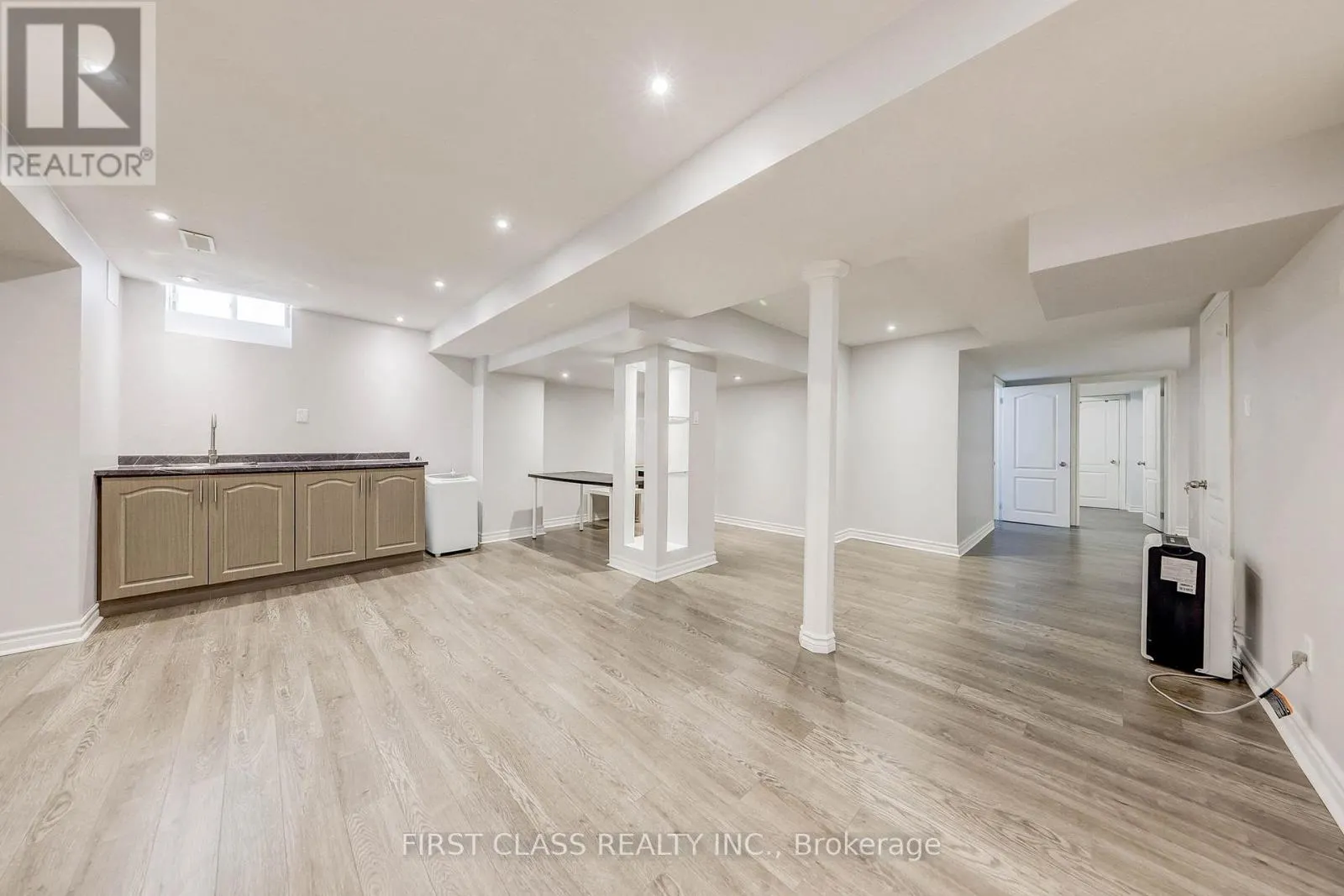 47 LAURAVIEW CRESCENT
