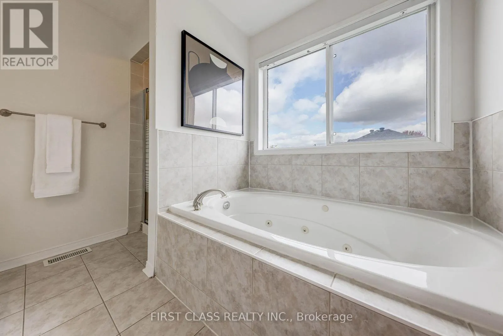 47 LAURAVIEW CRESCENT