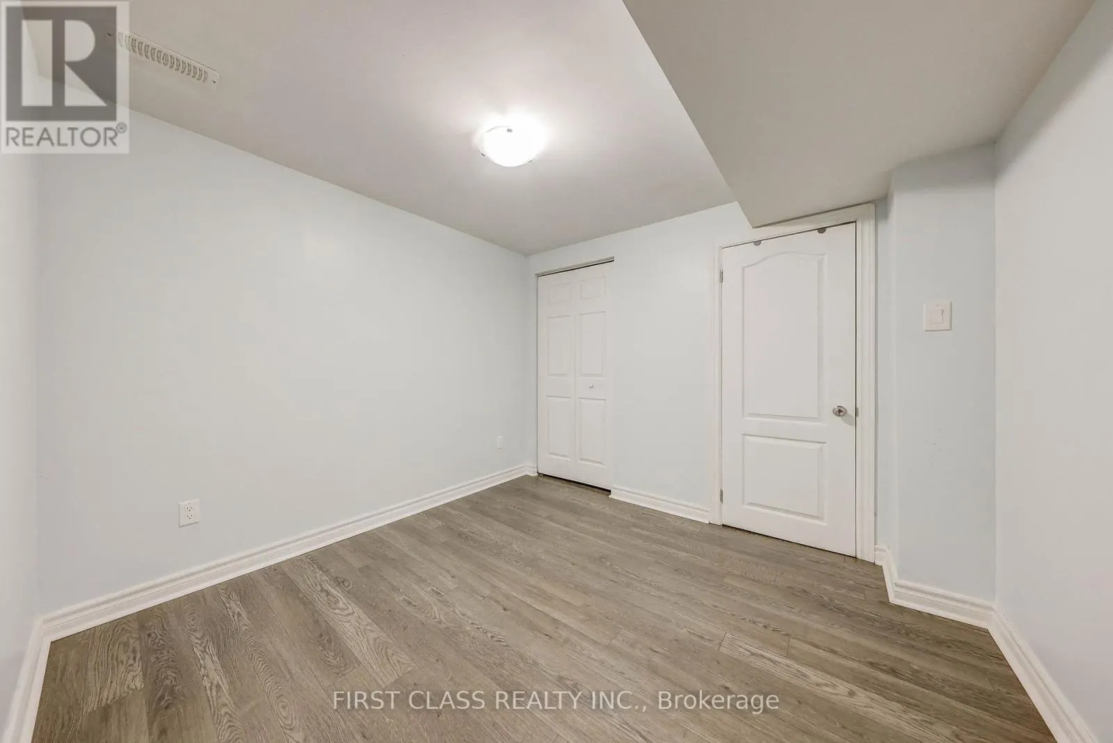47 LAURAVIEW CRESCENT